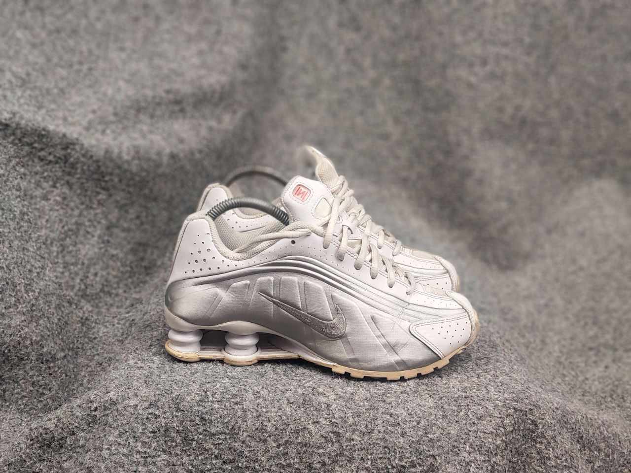 Nike Nike Shox R4 White Metallic Vintage Y2K Style Sneakers shoes Size US 5.5 / IT 35.5 - 5 Thumbnail