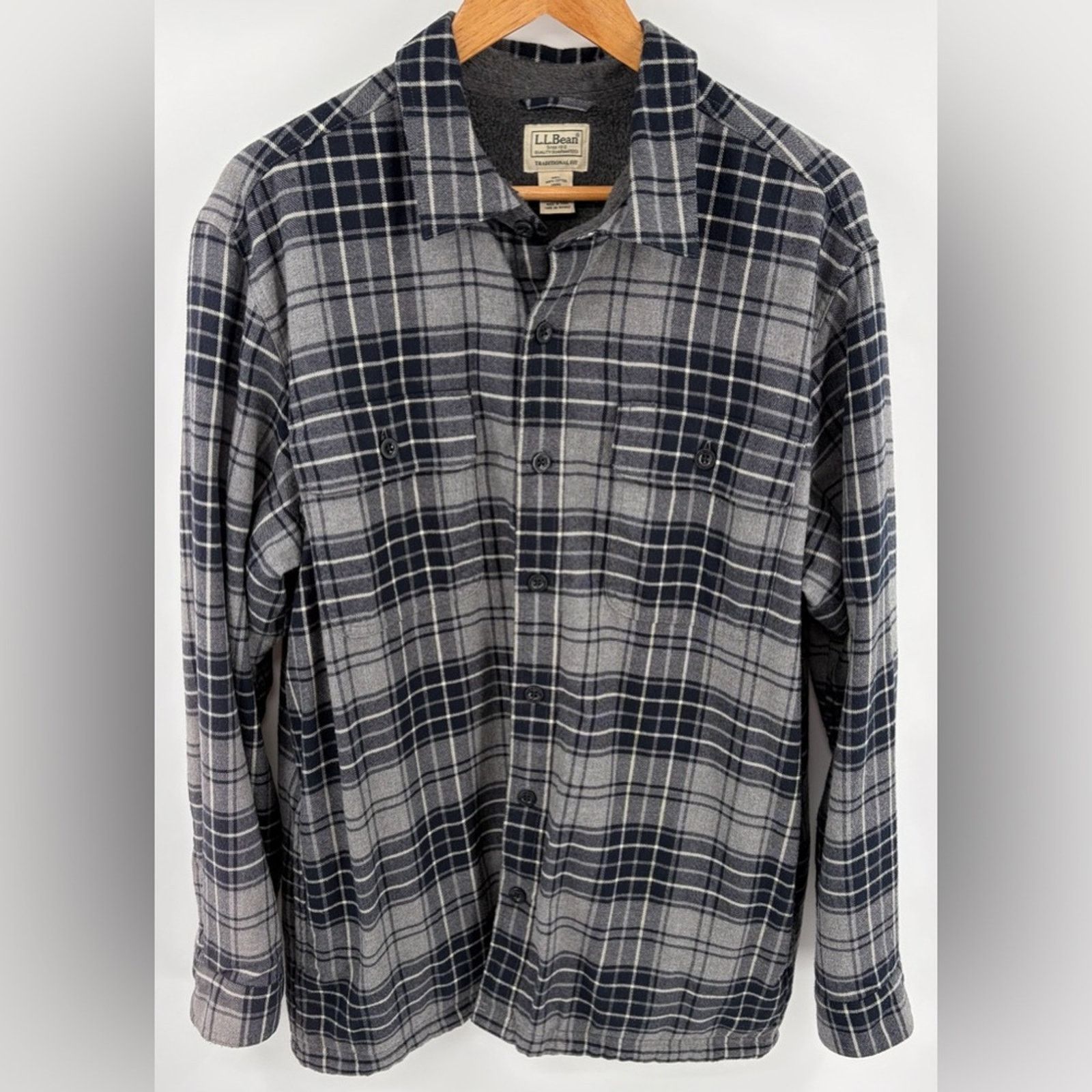 L.L. Bean L.L. Bean men’s fleece lined plaid flannel shirt jacket sz L Size US L / EU 52-54 / 3 - 1 Thumbnail