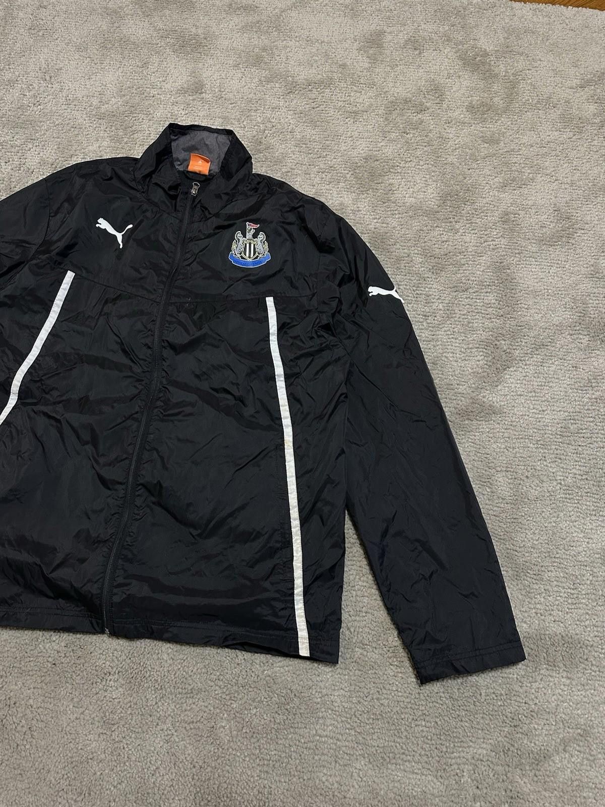 Puma PUMA NEWCASTLE UNITED FOOTBALL SOCCER RAIN JACKET XLARGE Size US XL / EU 56 / 4 - 3 Thumbnail