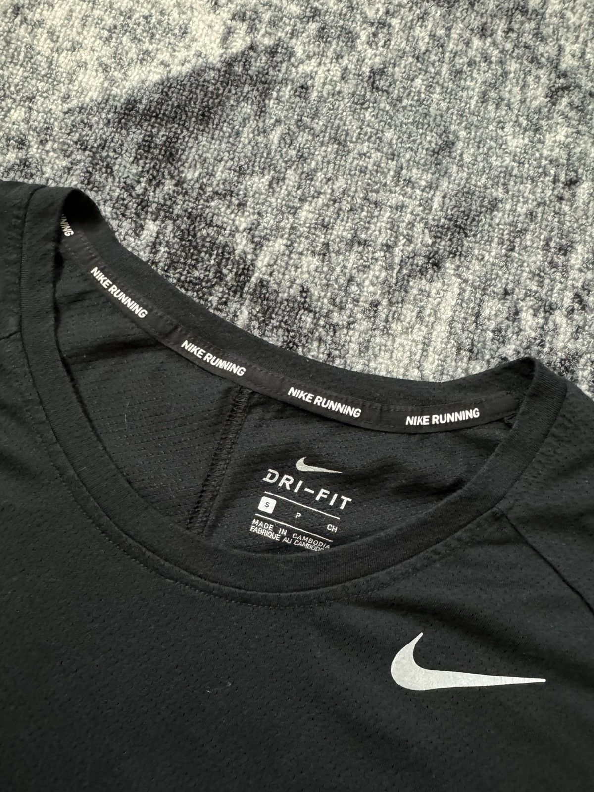 Nike Vintage Nike Running T Shirt Sportswear Open back Dri-fit Size S / US 4 / IT 40 - 3 Thumbnail