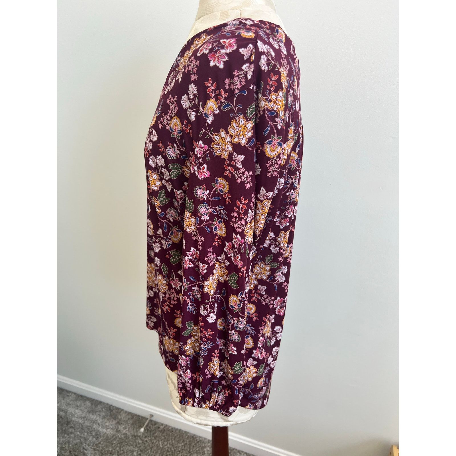 Vince Camuto Vince Camuto Floral Long Sleeve V-Neck Blouse Medium Size M / US 6-8 / IT 42-44 - 5 Thumbnail