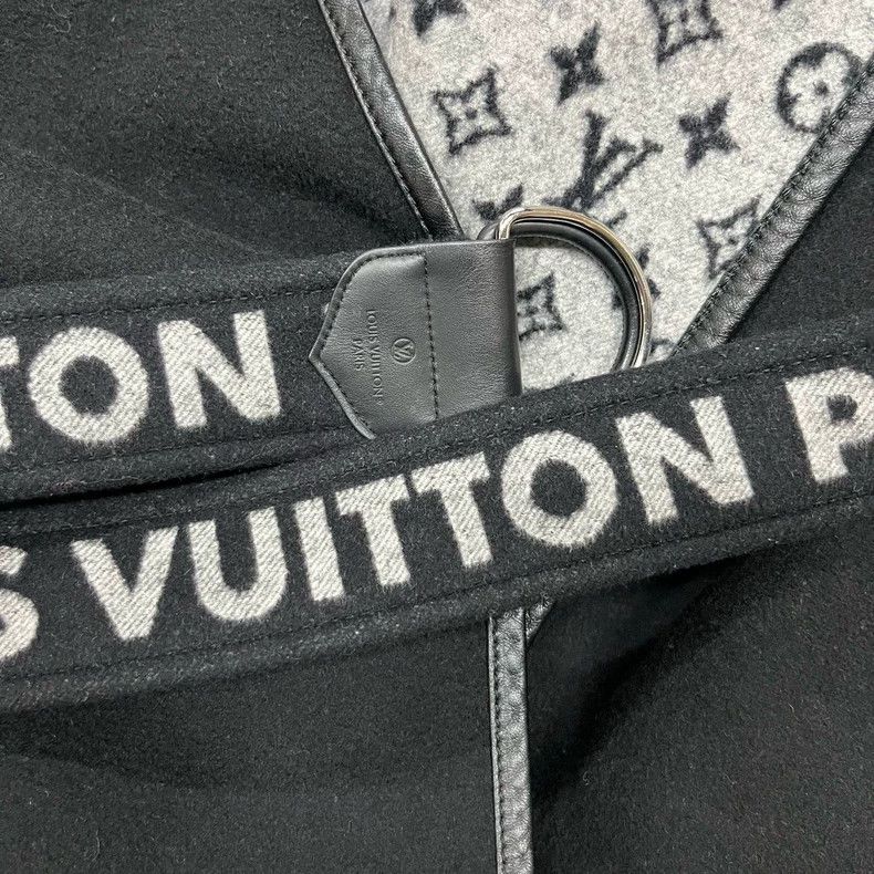 Louis Vuitton Louis Vuitton Short black bathrobe coat with full print an Size XS / US 0-2 / IT 36-38 - 8 Thumbnail