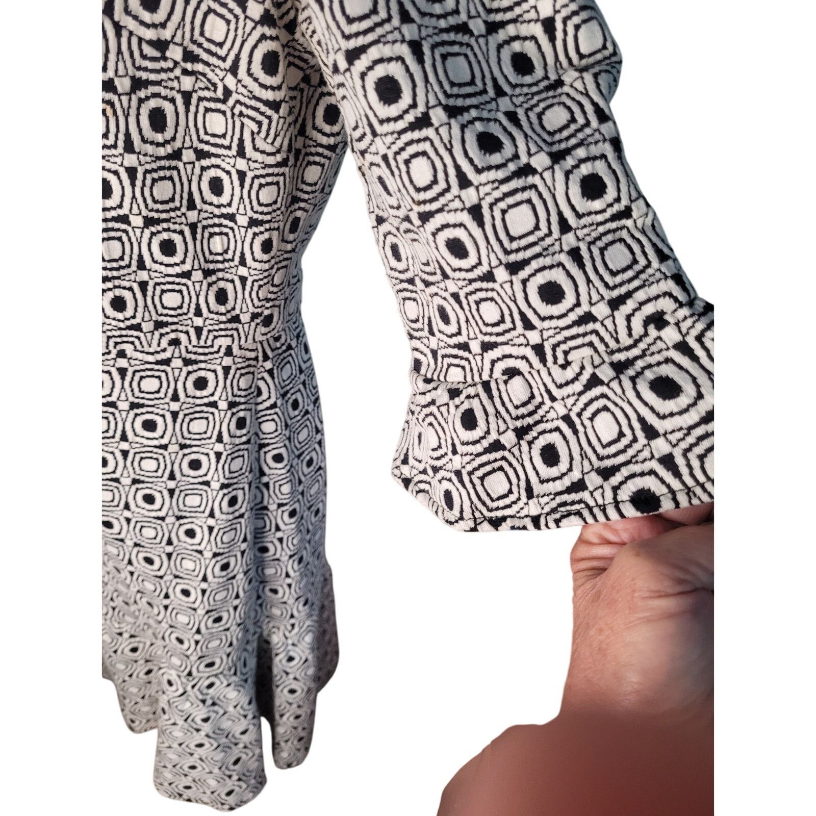 Betsey Johnson Betsey Johnson Vintage Blk/Wht Geometric Dress Ruffled Sz 10 Size L / US 10 / IT 46 - 4 Thumbnail