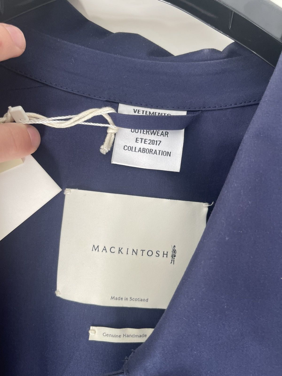 Mackintosh × Vetements Asymmetric Oversized Coat Ete 2017 Size US S / EU 44-46 / 1 - 6 Thumbnail