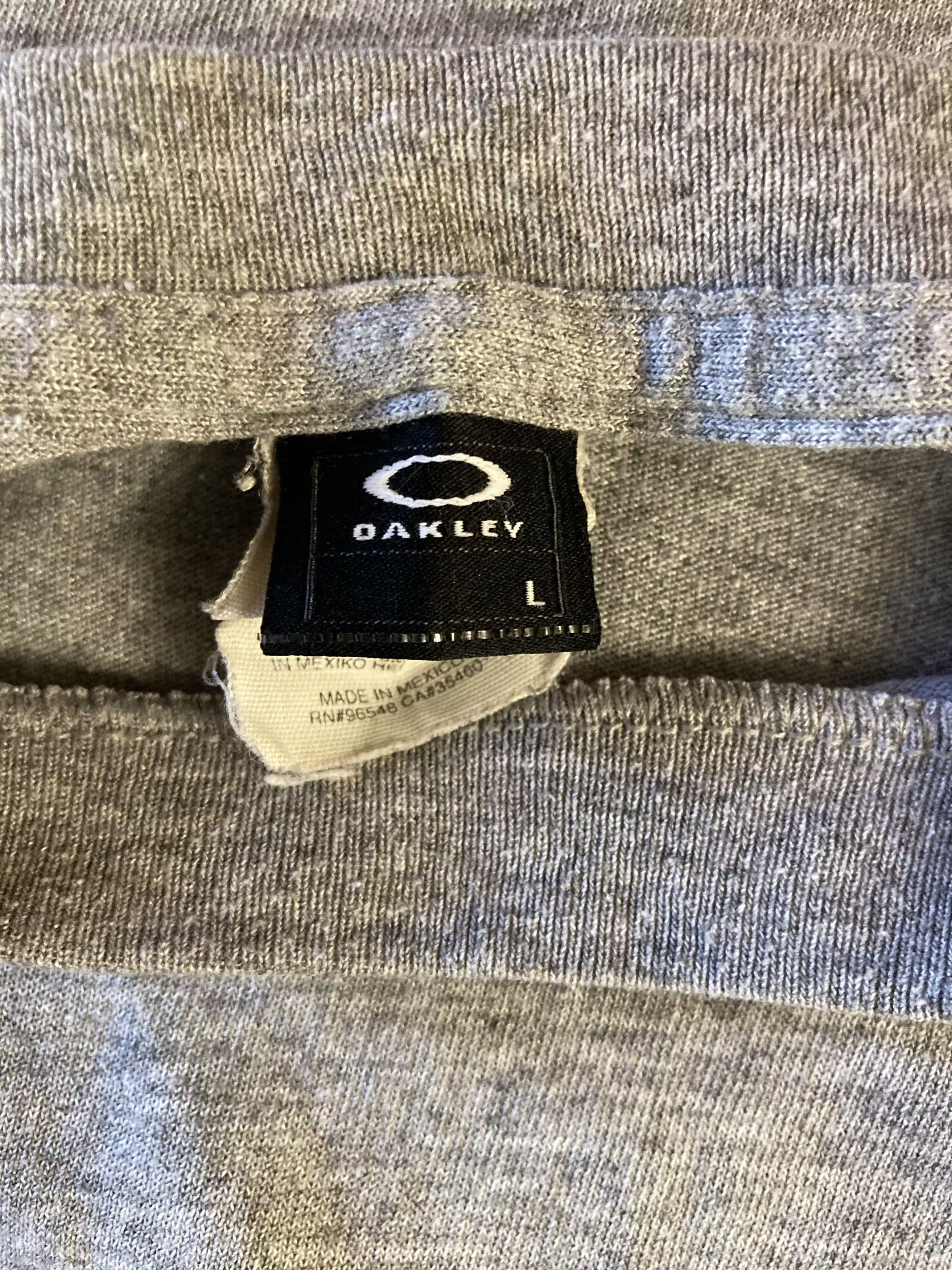 Oakley VINTAGE OAKLEY CENTRE LOGO T SHIRT SIZE L Size US L / EU 52-54 / 3 - 3 Thumbnail