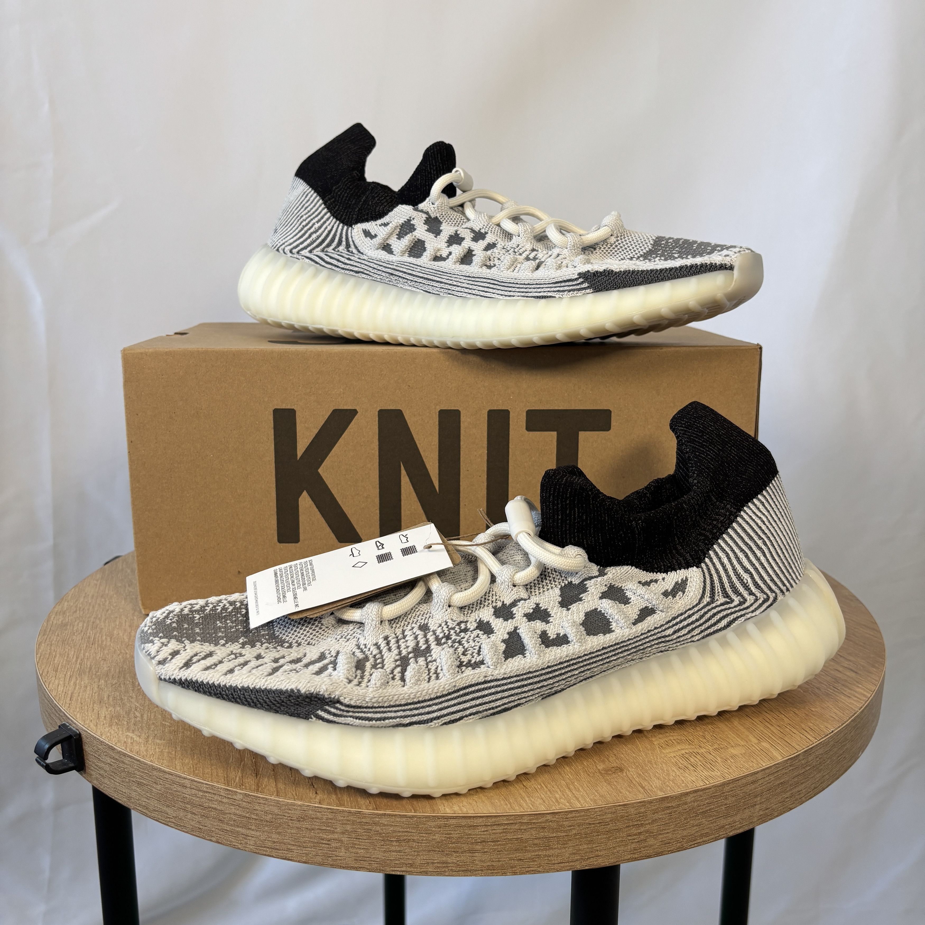 adidas gazelle silver green womens adidas Yeezy 350 V2 CMPCT Slate Panda  YankeeKicks Online