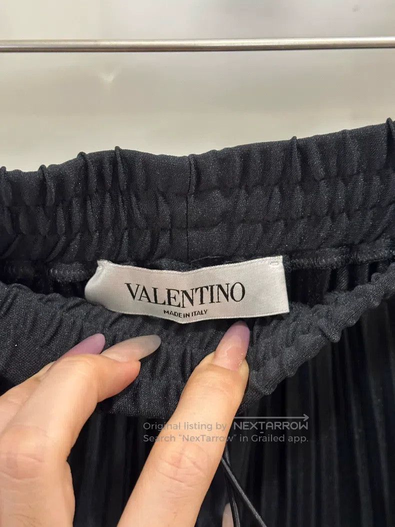 Valentino Valentino The long skirt is black Size S / US 4 / IT 40 - 2 Thumbnail