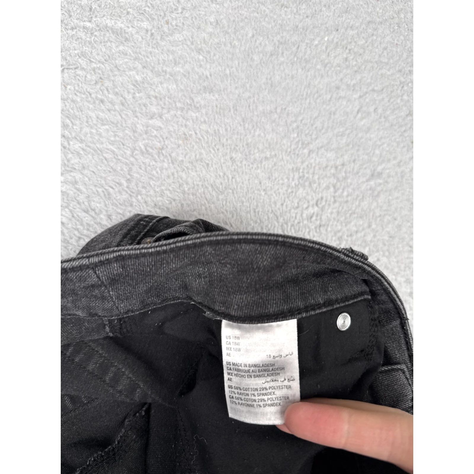 Style & Co Style & Co Jeans Womens 18W Black Capri Stretch Denim Plus Size Pants Size 40" / US 18 - 7 Thumbnail