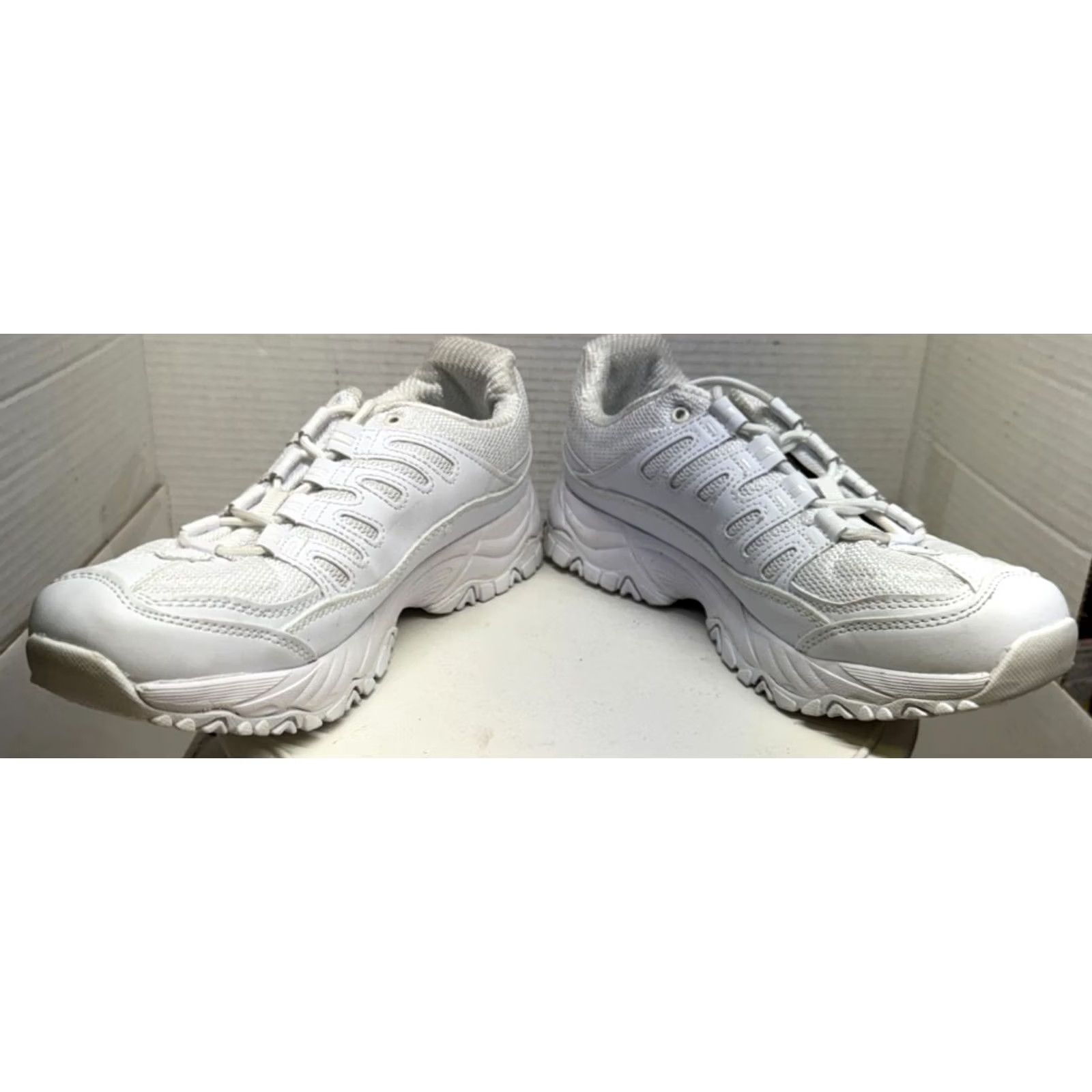 Avia Avia Sneaker Women's White Leather Low Top Lace Up Athletic Shoes 9.5 W Size L / US 10 / IT 46 - 6 Thumbnail