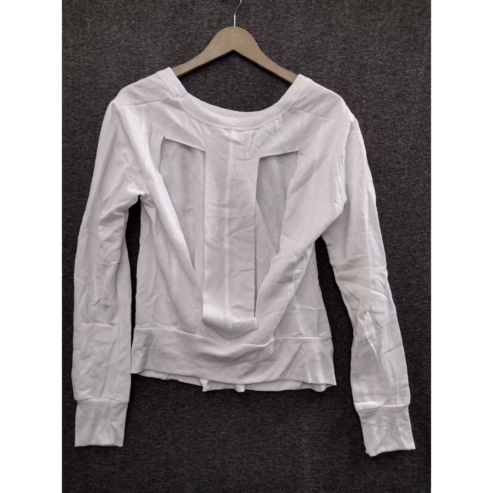 Vintage Unbranded Women's Blouse Long Sleeve White Crew Neck Cut Out Open Back Size M Size M / US 6-8 / IT 42-44 - 2 Thumbnail