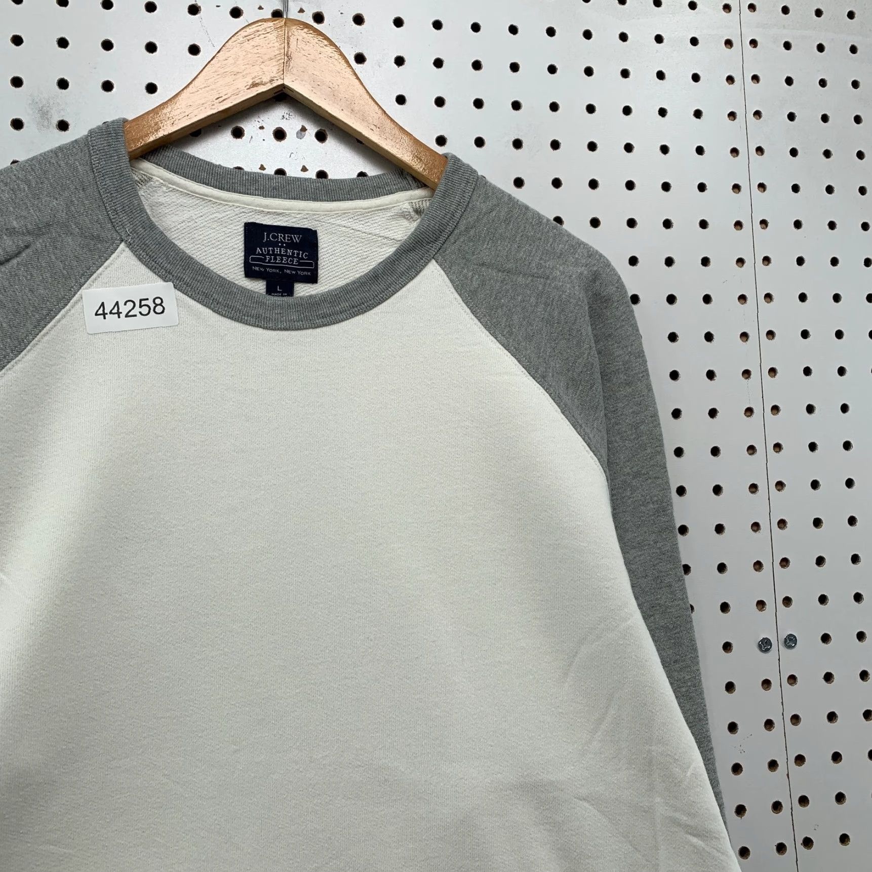 J.Crew J.CREW Fleece Crewneck Sweatshirt Mens L White Gray Retro Fleece Sweatshirt Mens Large White Gray Retro Fleece Size US L / EU 52-54 / 3 - 6 Thumbnail