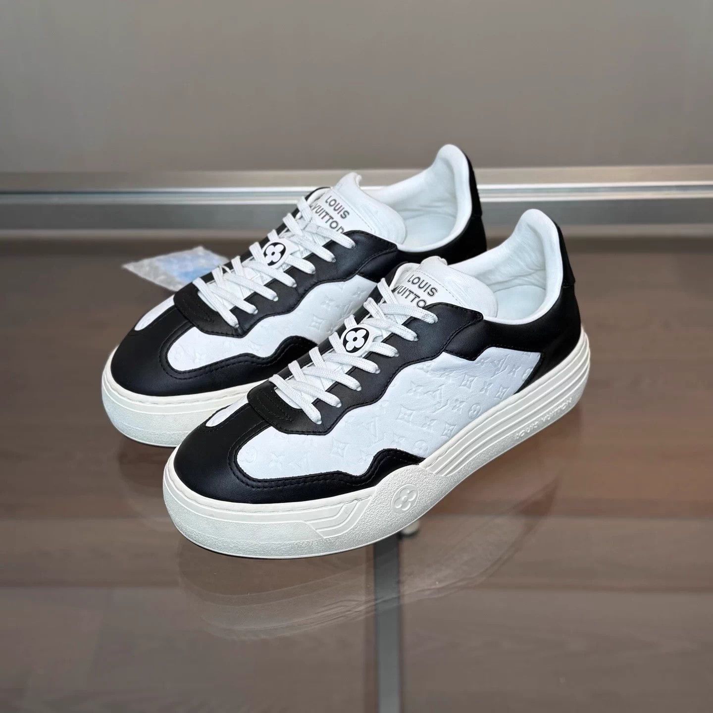 Louis Vuitton LV GROOVY PLATFORM B/W Monogram embossed sneakers 37.5 98 Size US 7 / IT 37 - 1 Thumbnail