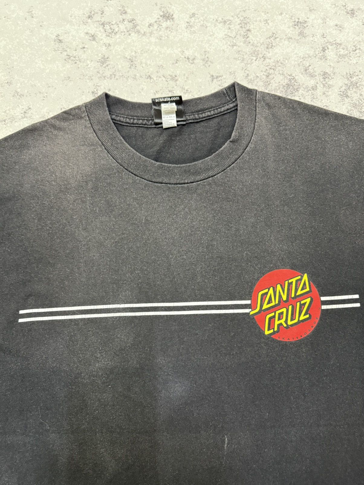 Santa Cruz Skateboards Vintage Santa Cruz Skateboards Sun faded Backhit logo Tshirt Size US M / EU 48-50 / 2 - 7 Thumbnail