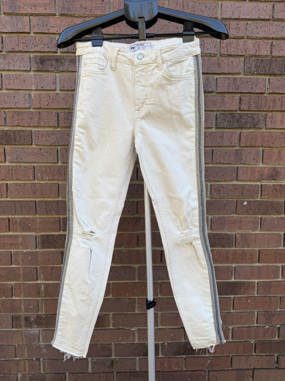 Free People Free People Side Bead Embellish Skinny Distress Ivory Jeans Size 27" / US 4 / IT 40 - 1 Thumbnail