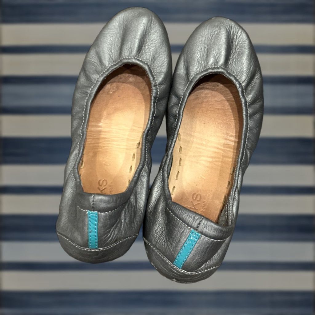 Vintage Tieks by Gavrieli Silver Leather Ballet Flats Size 7 Womens Size US 7 / IT 37 - 1 Thumbnail