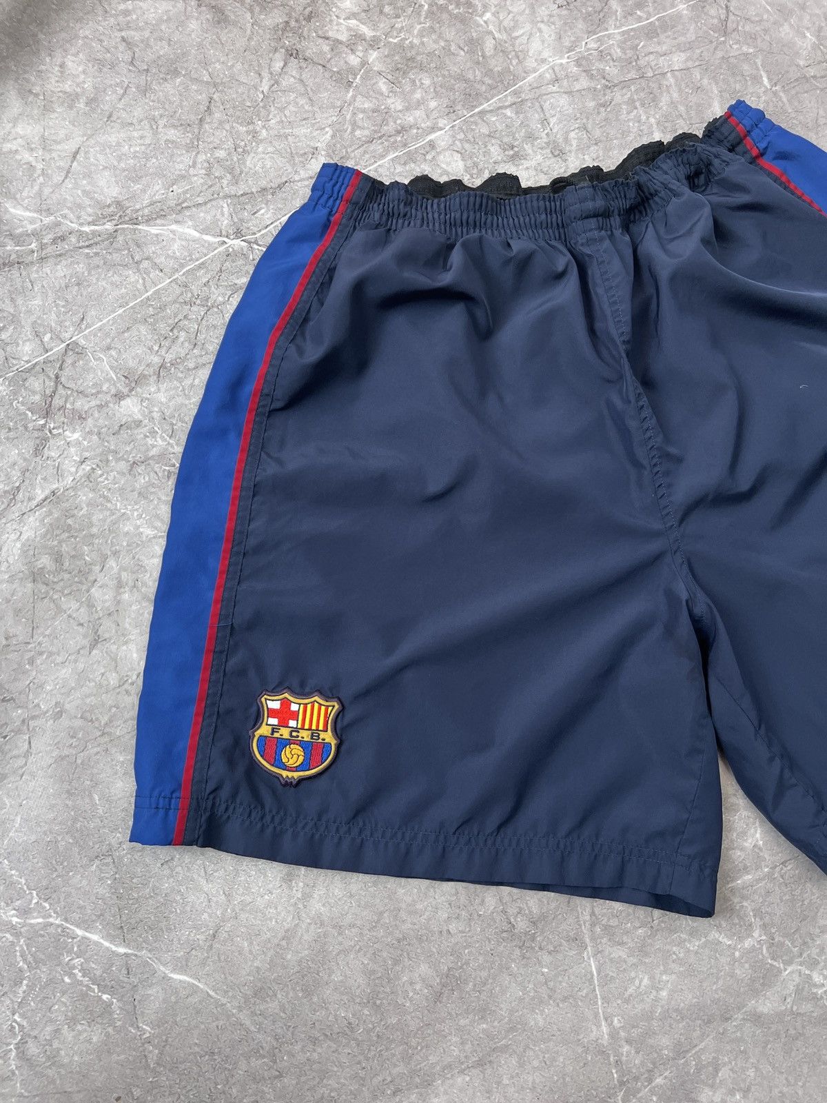 Nike Vintage Nike Fc Barcelona old school retro shorts Y2K Size US 36 / EU 52 - 2 Thumbnail