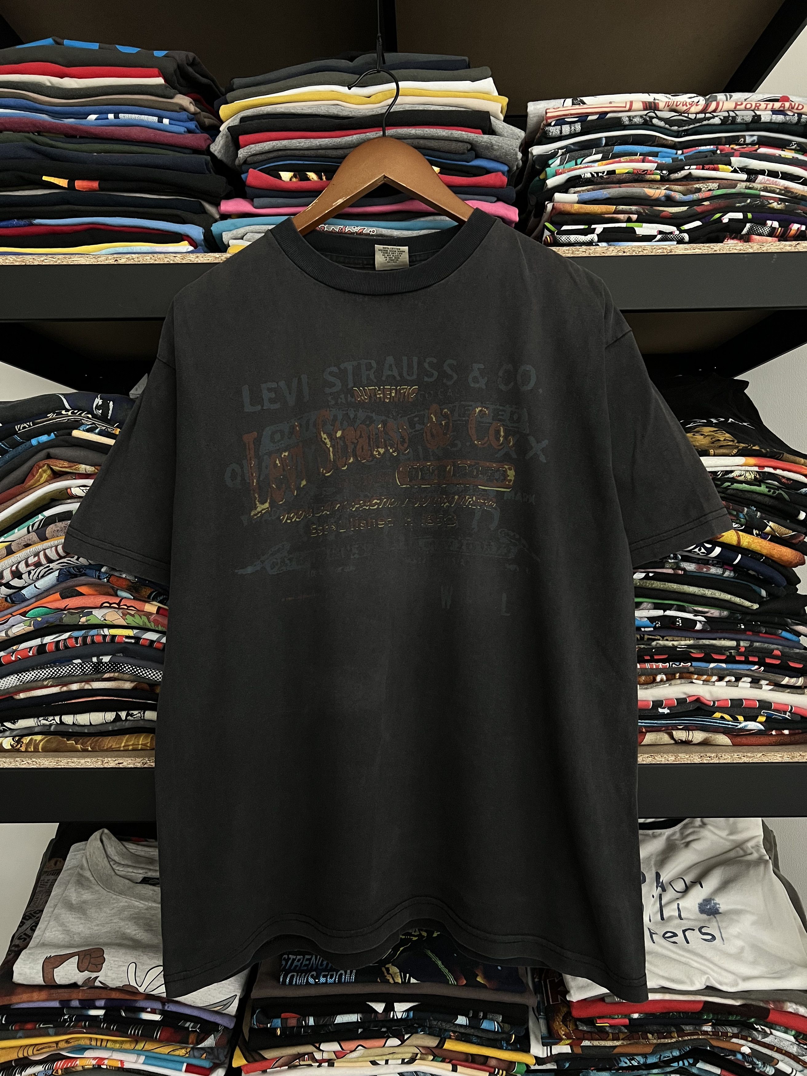 Vintage 1995 Levis Streetwear T-shirt