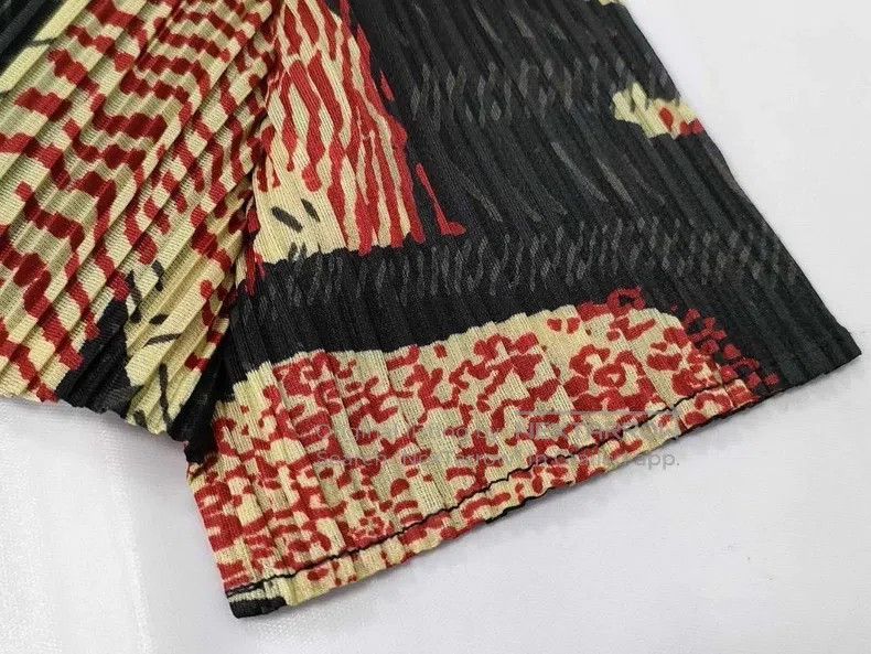 Issey Miyake Issey Miyake Vintage Black Elephant Print Ruched Top Size L / US 10 / IT 46 - 4 Thumbnail