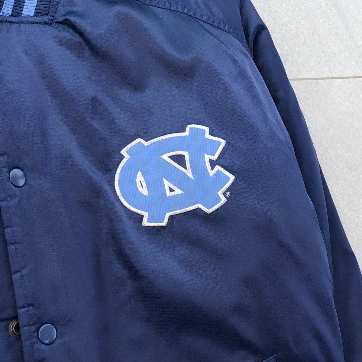 Nike Vintage Nike North Carolina UNC Tar Heels Bomber Jacket Size US XXL / EU 58 / 5 - 4 Thumbnail