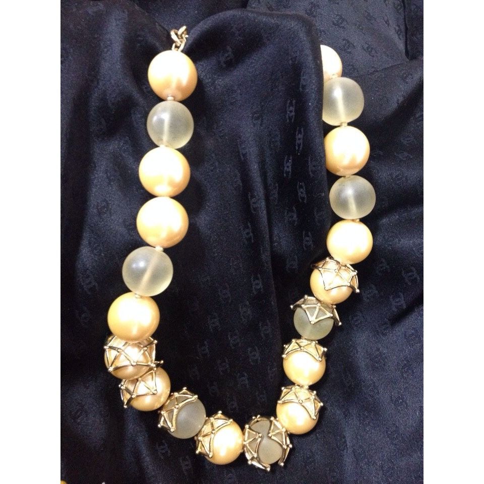Givenchy MINT. Vintage Givenchy large white faux pearl necklace Size ONE SIZE - 6 Thumbnail