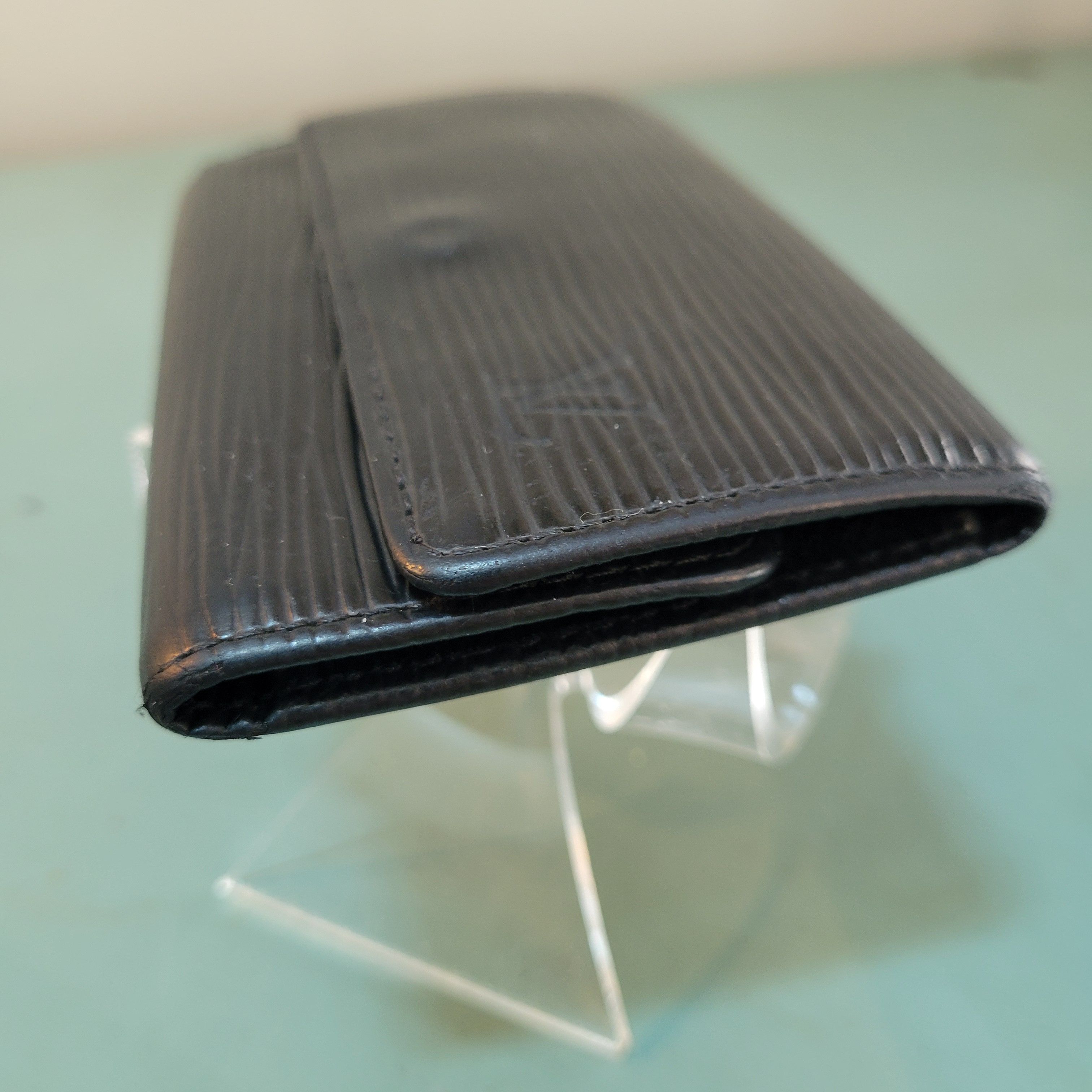 Louis Vuitton Louis Vuitton Black Epi Leather Key Holder Key Case 6 Keys Size ONE SIZE - 5 Thumbnail