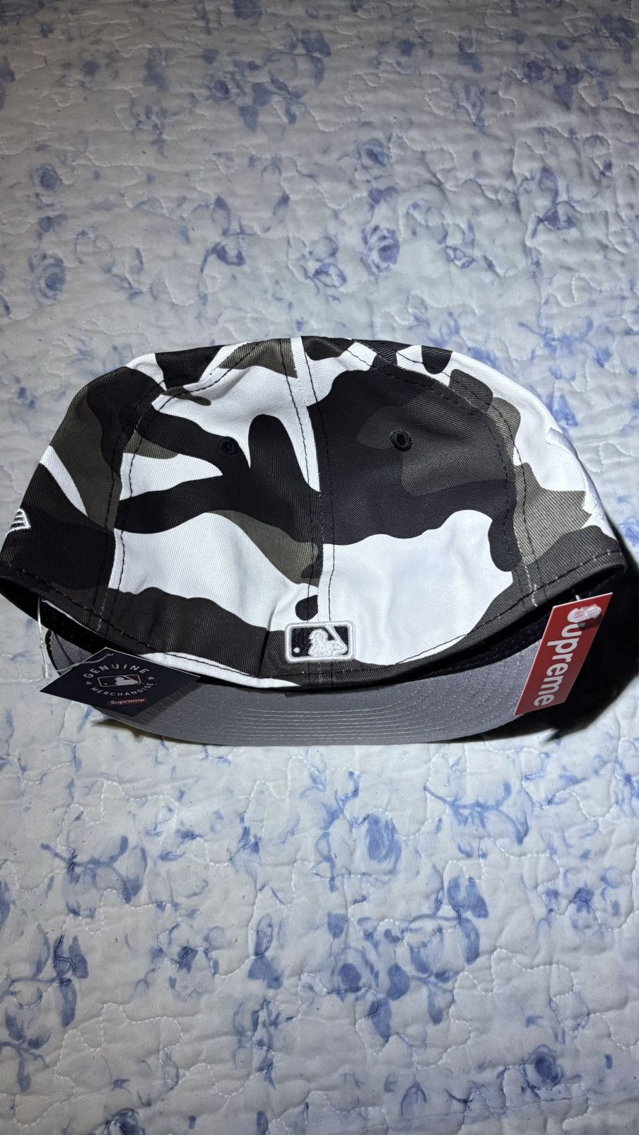 New Era × New York Yankees × Supreme MLB Teams Box Logo Fitted Hat, Snow Camo (7 1/4) [F/W 2025] Size ONE SIZE - 6 Thumbnail
