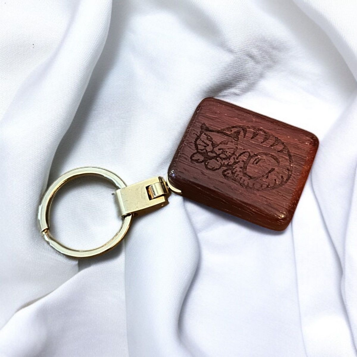 Vintage Vintage wooden etched cat box keyring Size ONE SIZE - 1 Thumbnail
