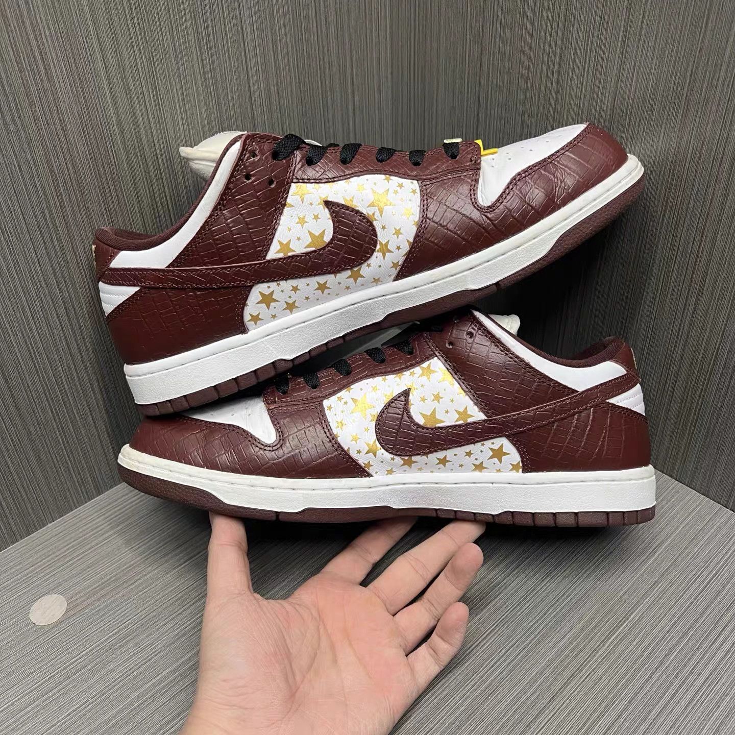 Nike Nike x Supreme Dunk SB White Red Gold K15 Size US 12.5 / EU 45-46 - 4 Thumbnail