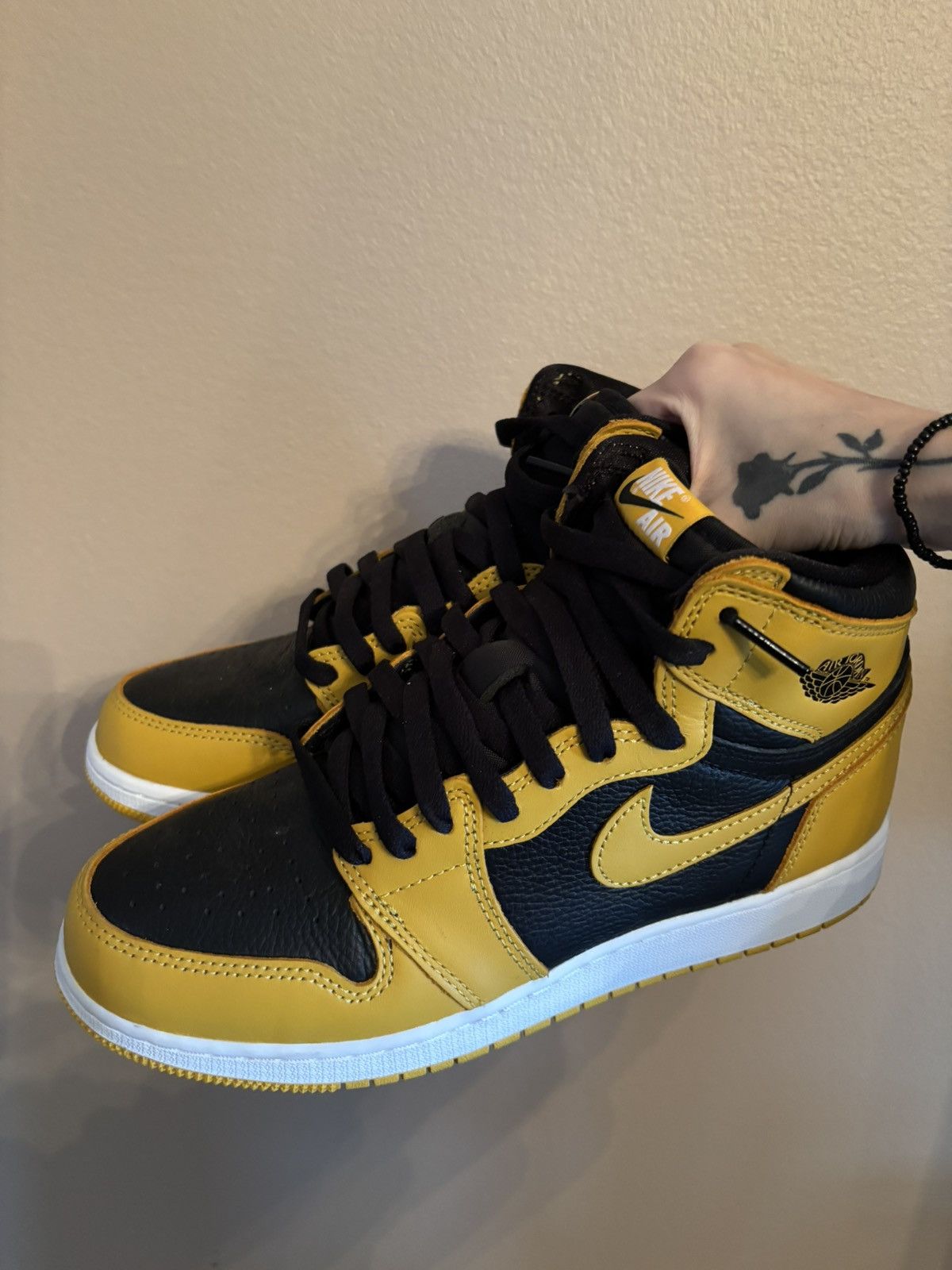 Jordan Brand Air Jordan 1 Retro High OG GS ‘Pollen' Size US 7 / EU 40 - 6 Thumbnail