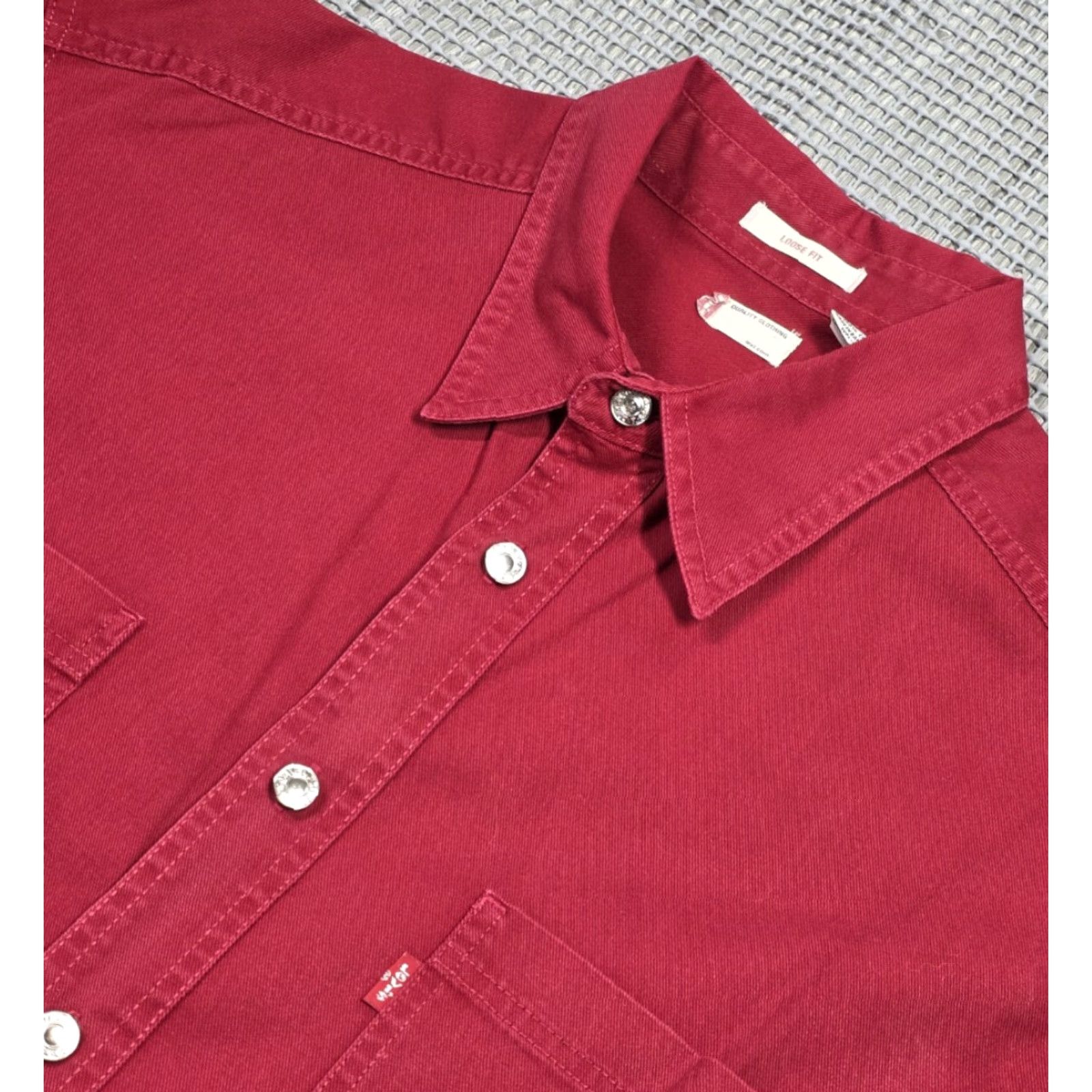 Levi's VINTAGE Levi's Red Tab Denim Shirt L Men Red 90s Workwear Button-Up with Pockets Size US L / EU 52-54 / 3 - 5 Thumbnail