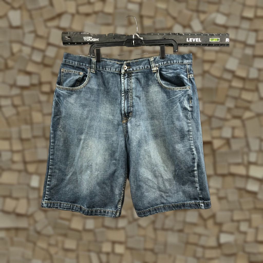 Route 66 Route 66 Shorts Mens Size 42 Mid Rise Medium Wash Blue Denim Bermuda 5-Pocket Regular Inseam 10 in Bel t Loops Logo Blue Route 66 Jeans Shorts Size US 42 / EU 58 - 1 Thumbnail
