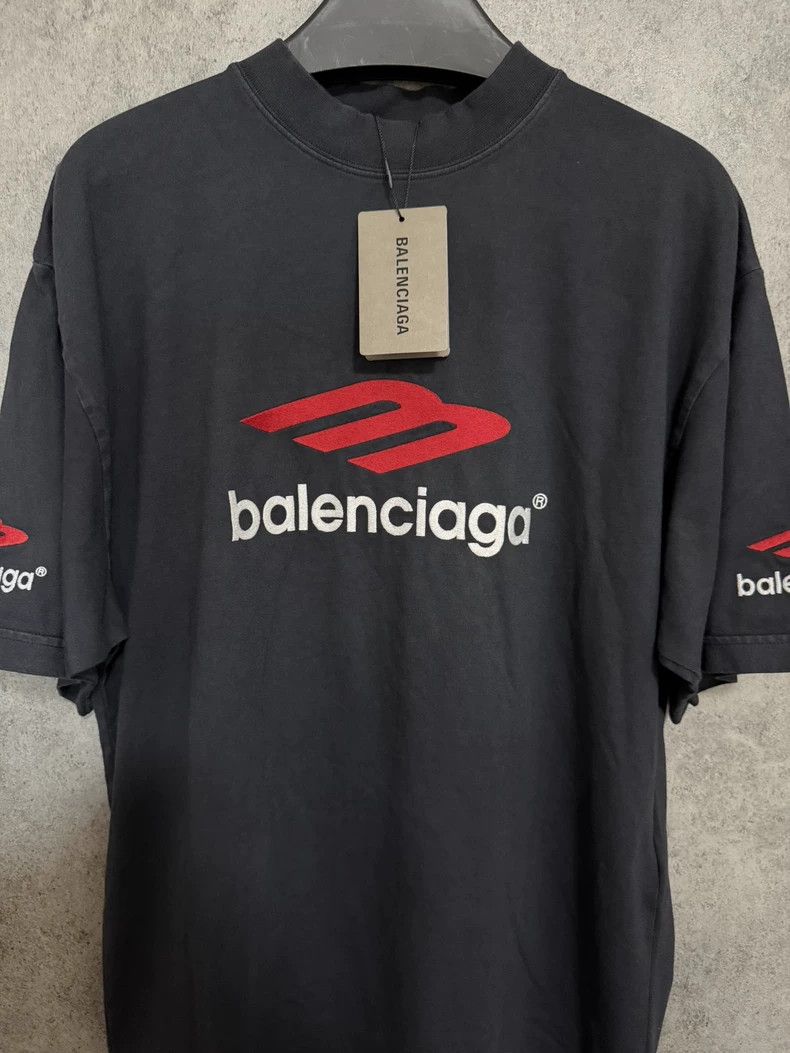 Balenciaga Balenciaga Black and red embroidered logo 3 B short sleeve Size US XS / EU 42 / 0 - 2 Thumbnail