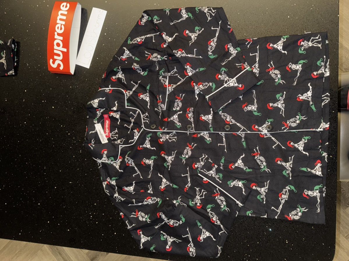 Supreme Supreme FW25 Holiday Pajama Set Size US S / EU 44-46 / 1 - 5 Thumbnail