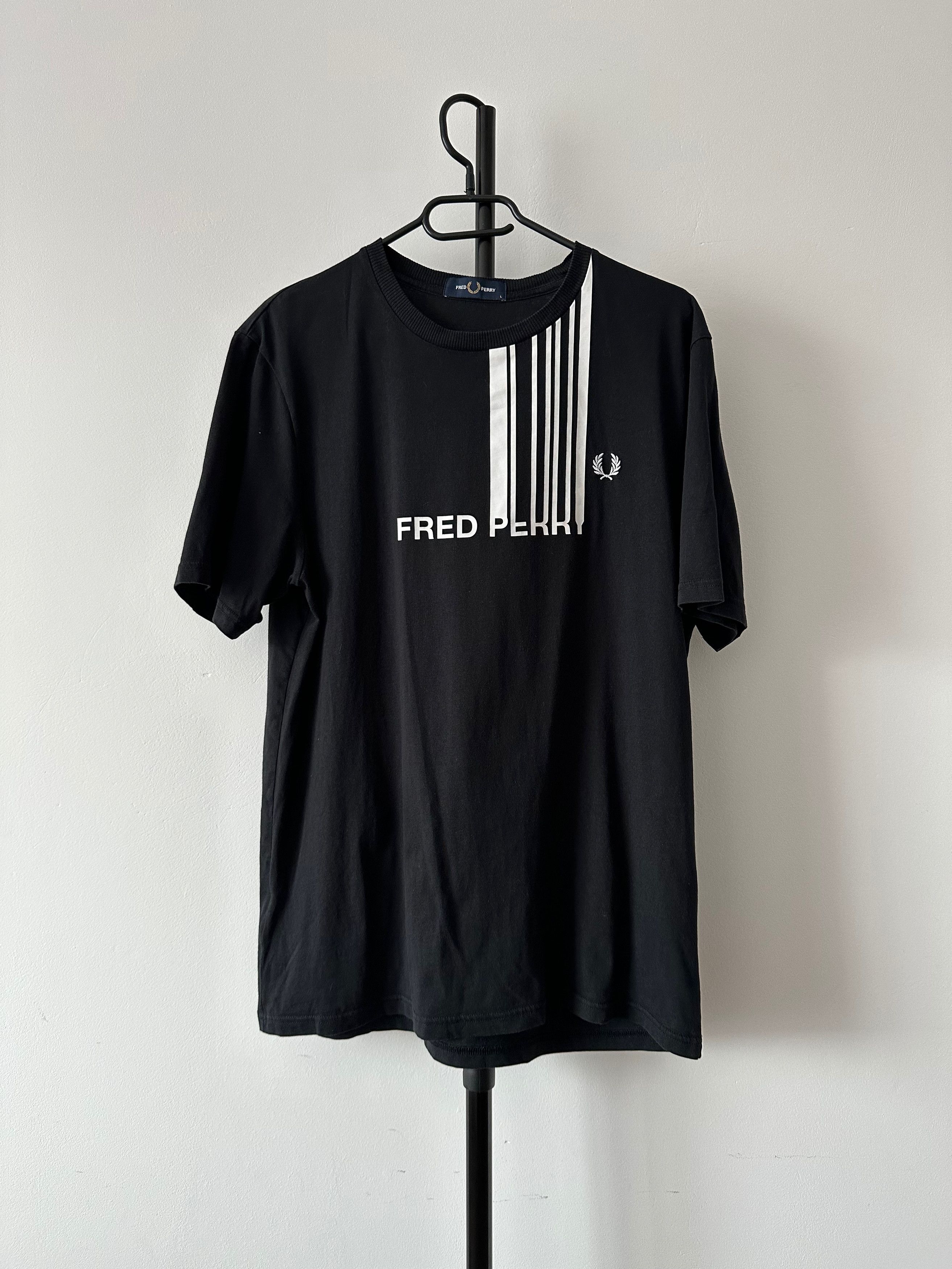 Fred Perry Fred Perry crew neck t-shirt big logo black Size US L / EU 52-54 / 3 - 1 Thumbnail