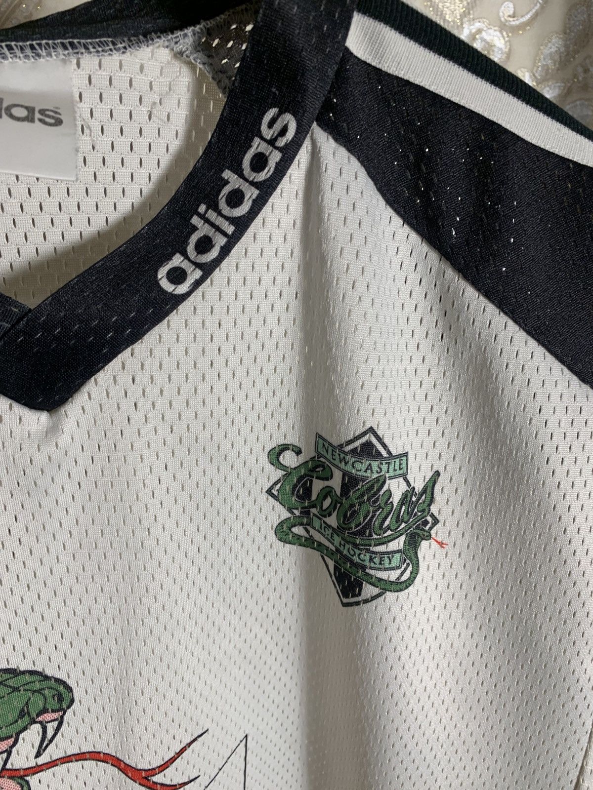 Adidas VINTAGE ADIDAS NEW CASTLE RETRO HOCKEY JERSEY BLOKE Y2K 90s Size US S / EU 44-46 / 1 - 3 Thumbnail