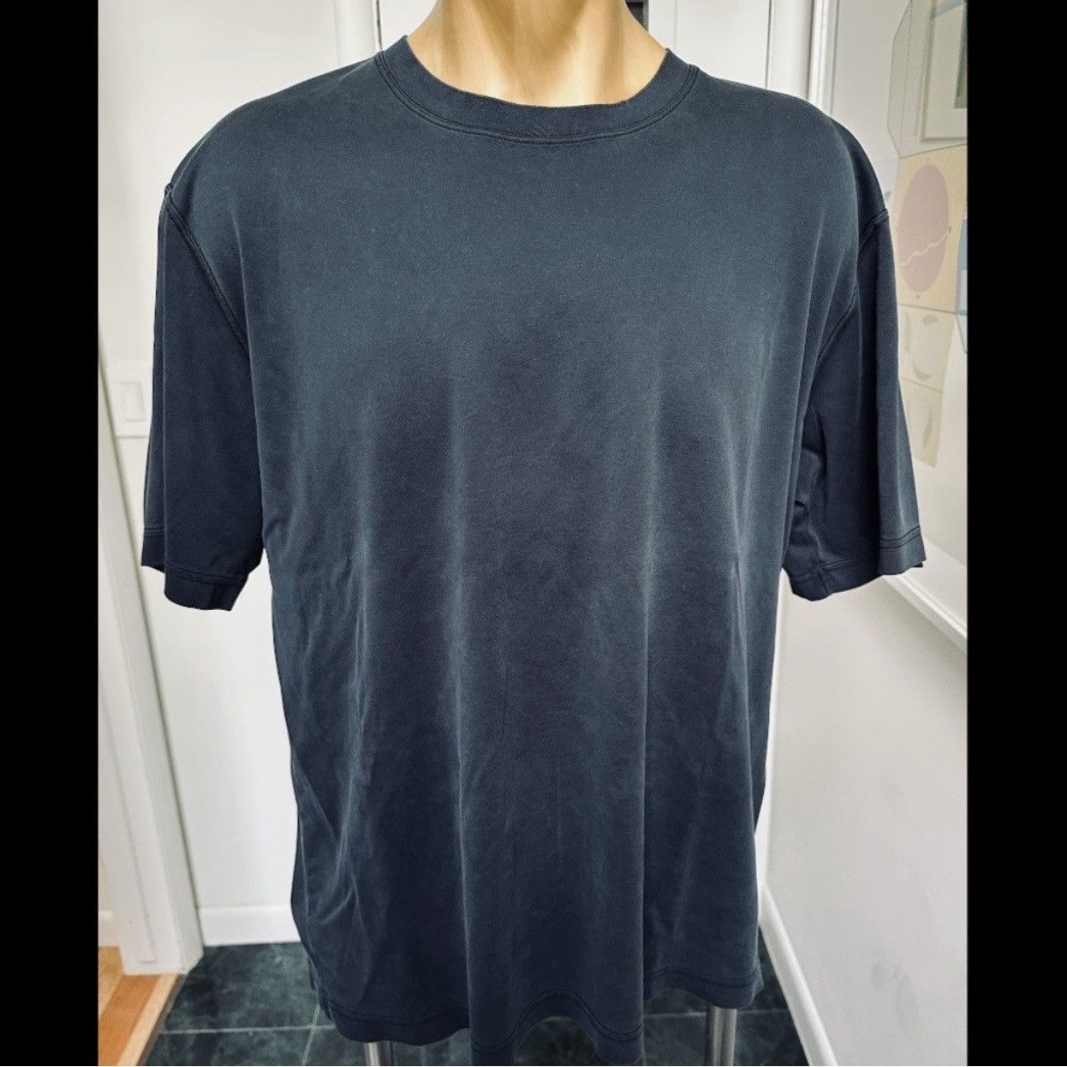 Saks Fifth Avenue VINTAGE 1990s SAKS FIFTH AVENUE SATIN FINISH TSHIRT JAPAN XL Size US XL / EU 56 / 4 - 1 Thumbnail