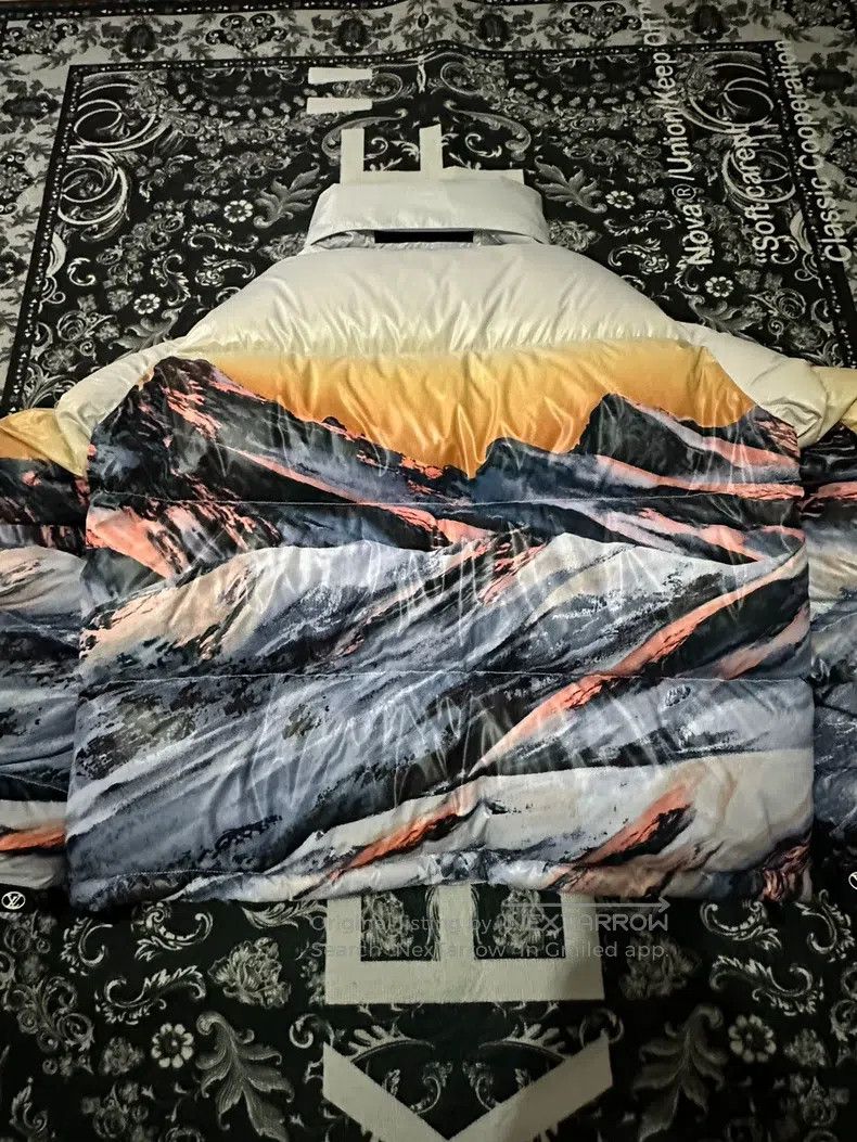 Louis Vuitton Louis Vuitton Landscape printed snow mountain down jacket Size XS / US 0-2 / IT 36-38 - 2 Thumbnail