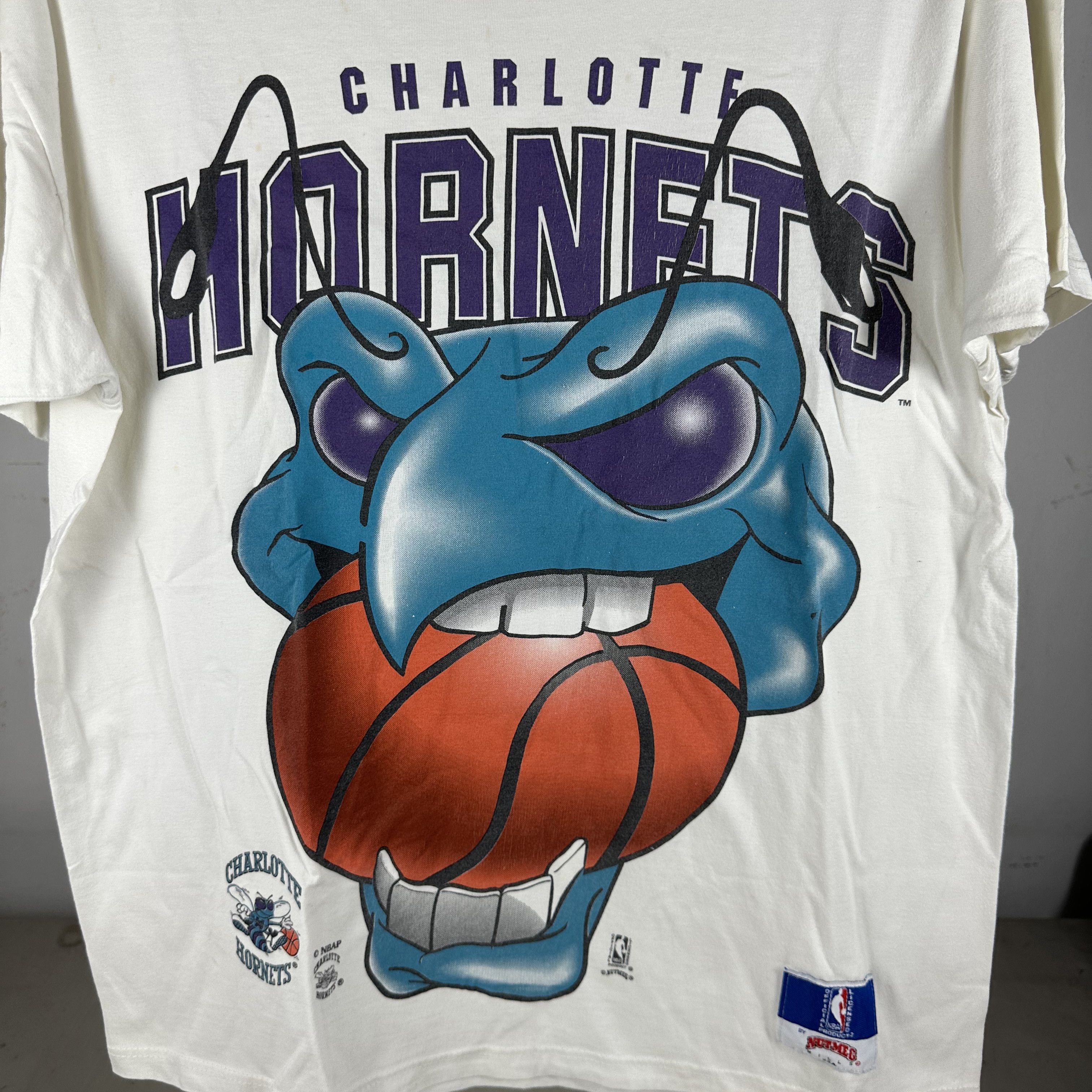 Vintage Vintage 90s Charlotte Hornets Basketball NBA Mascot T-Shirt Size US L / EU 52-54 / 3 - 2 Thumbnail