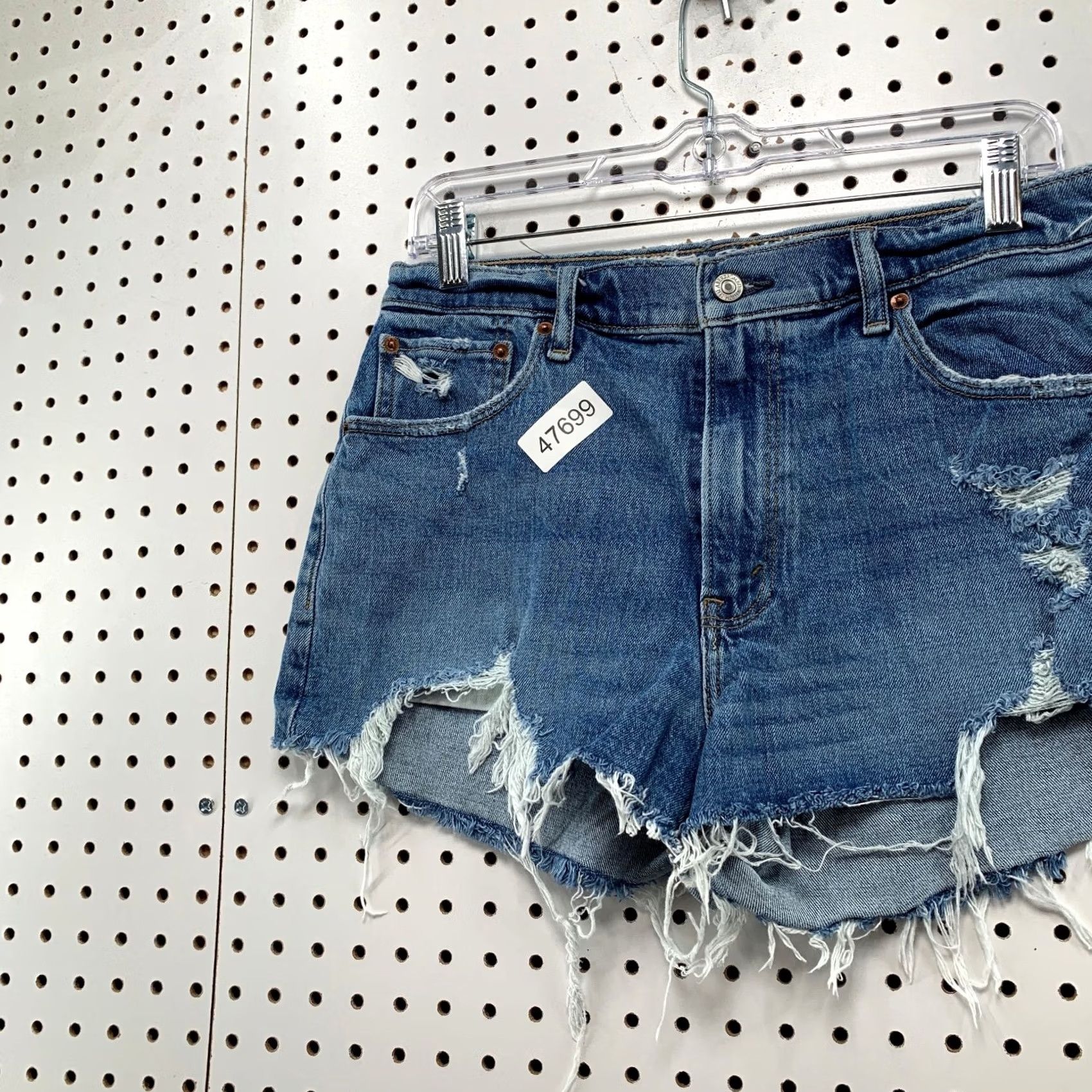 Abercrombie & Fitch Abercrombie & Fitch Denim Shorts Womens 31x2 Blue Mom Short Mid Rise DIstress 8 XS? Size 30" / US 8 / IT 44 - 4 Thumbnail