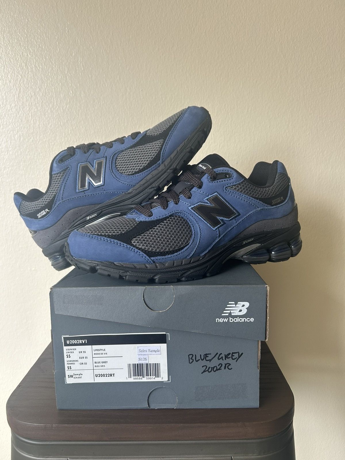 New Balance New Balance 2002R Sneaker Size US 9 / EU 42 - 1 Thumbnail