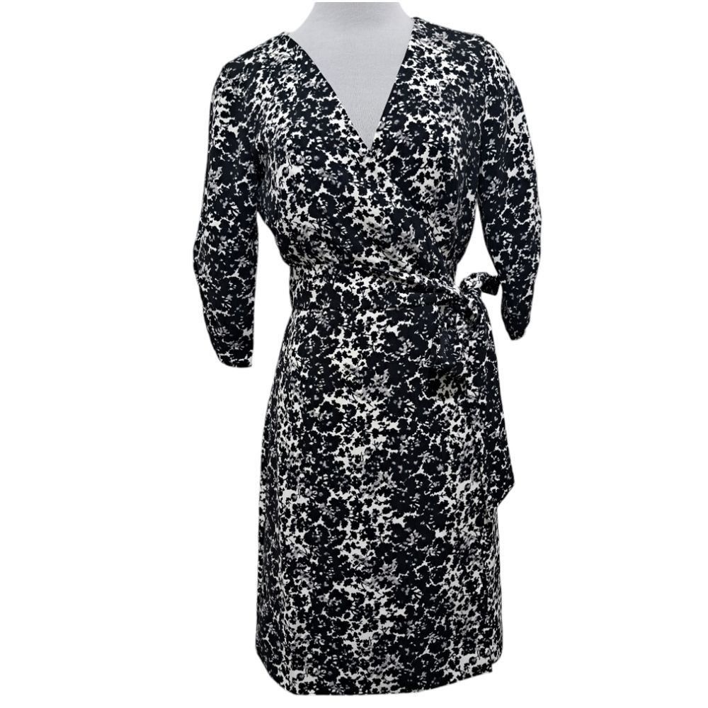 Club Monaco Club Monaco Casual Floral Wrap Dress Black/White Knee Length Size M / US 6-8 / IT 42-44 - 4 Thumbnail