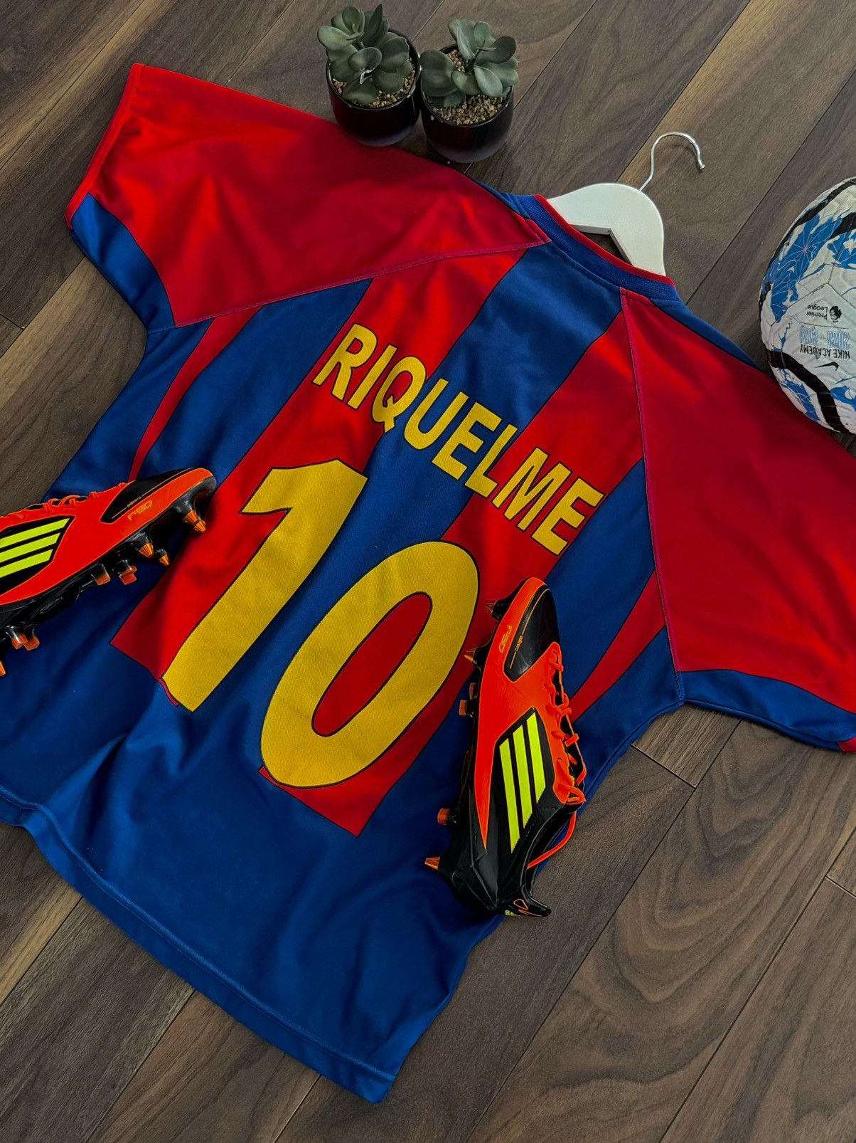 Vintage Vintage FC Barcelona #10 Juan Román Riquelme Football Shirt Size US M / EU 48-50 / 2 - 1 Thumbnail