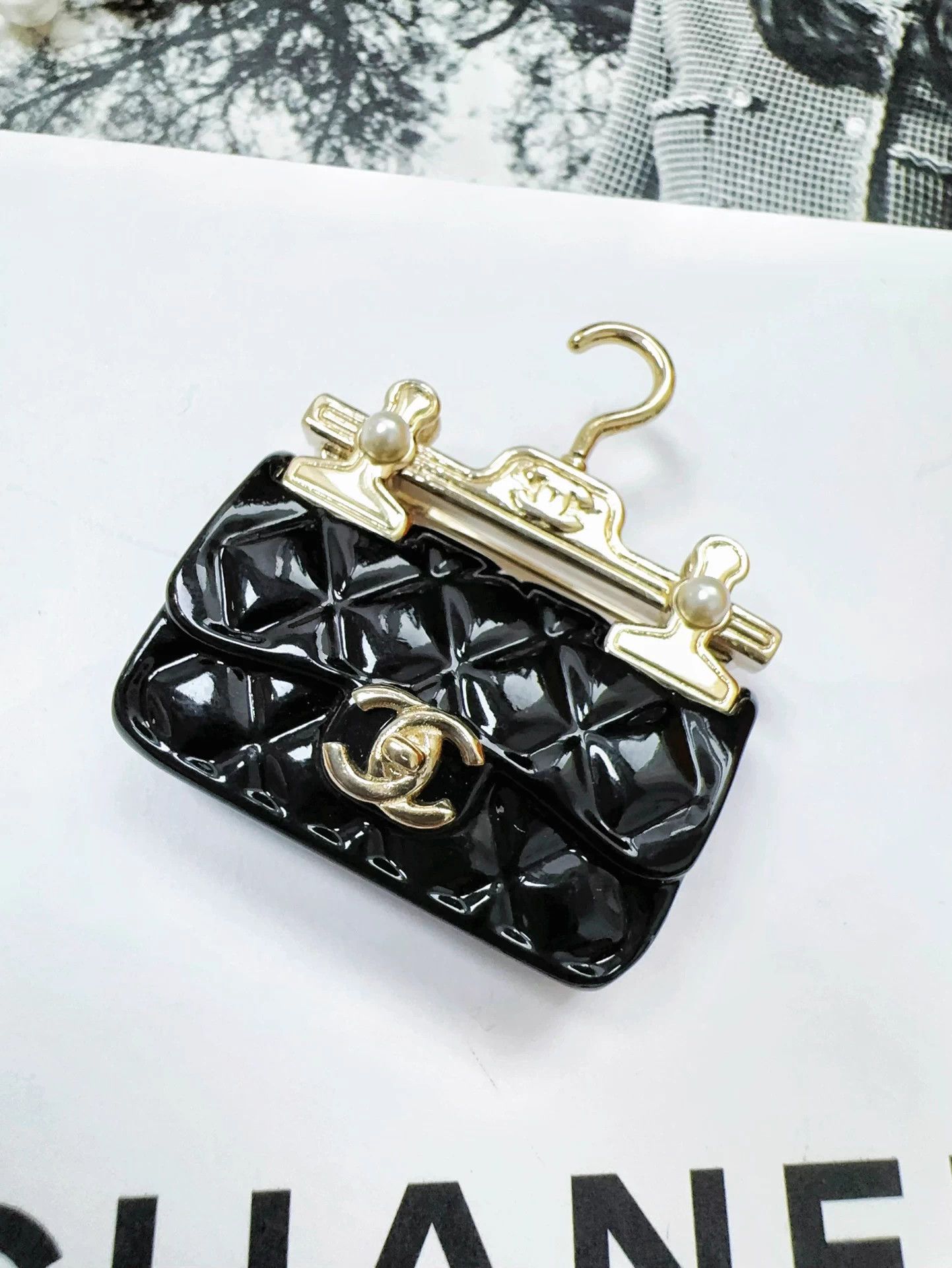 Chanel Chanel 23C Black CC Brooch Hanger Gold-Tone Size ONE SIZE - 2 Thumbnail