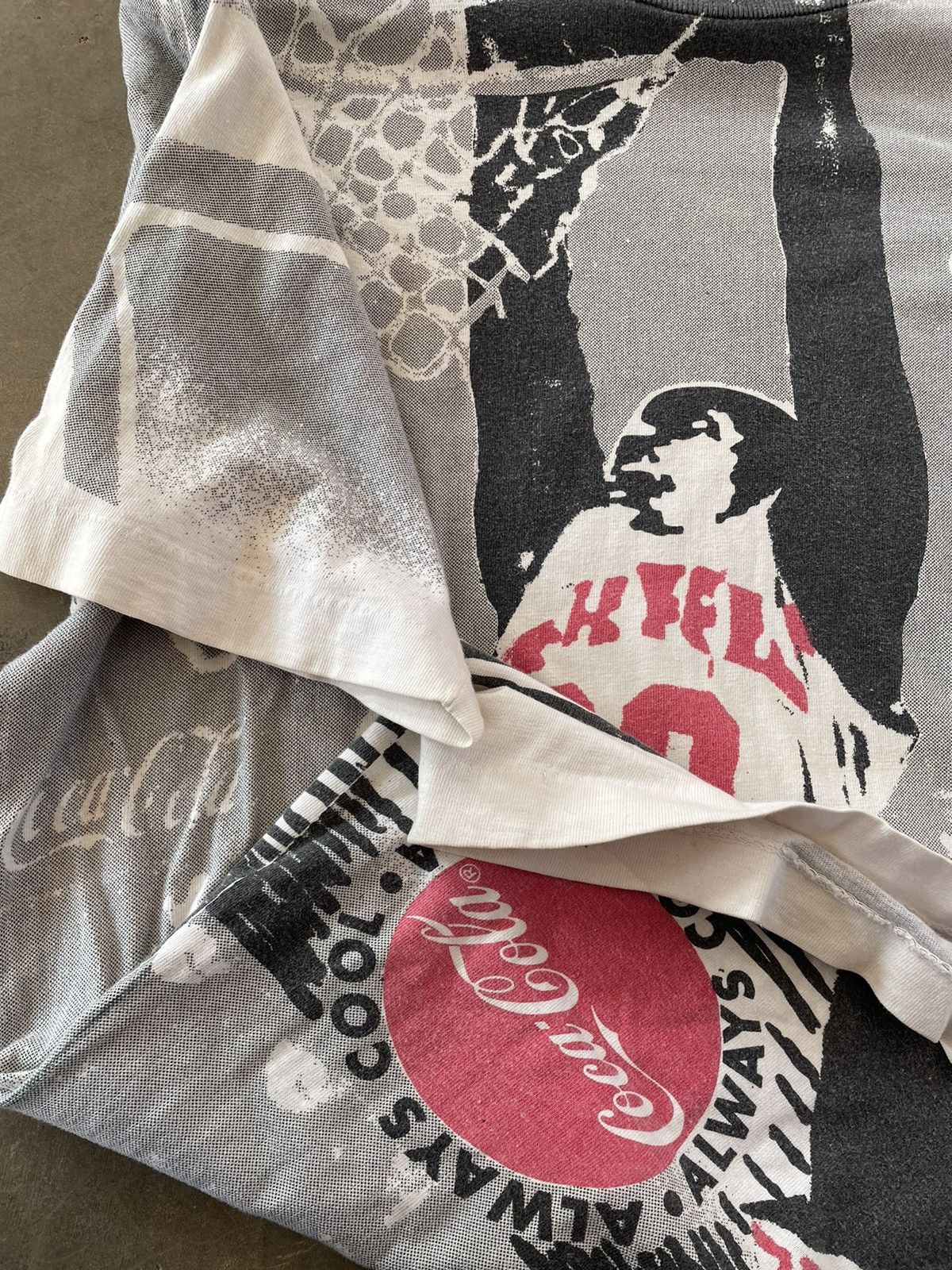Coca Cola VINTAGE 1994 ALL OVER PRINT COCA COLA BASKETBALL TEE Size US M / EU 48-50 / 2 - 6 Thumbnail