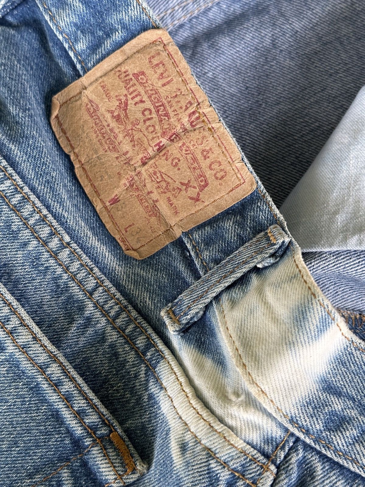 Levi's Distress Vintage Levis 80s Light Wash Black Button 33x44 Size US 33 - 9 Thumbnail