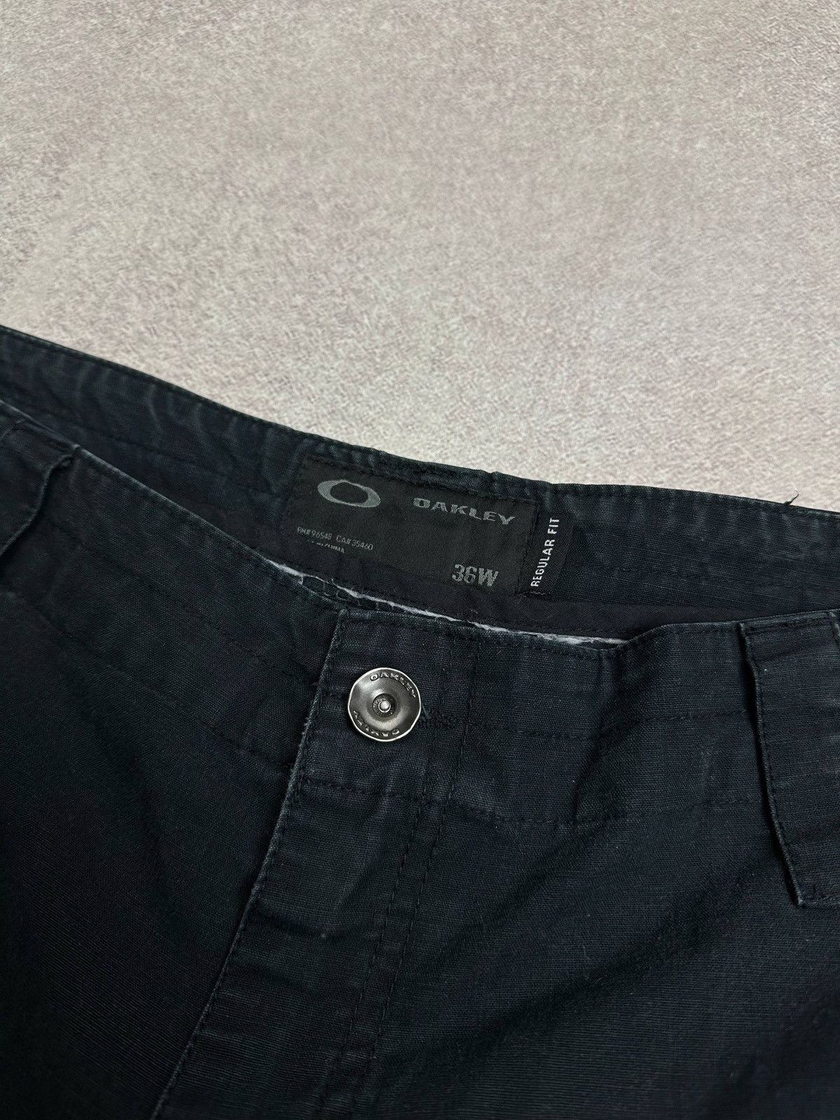Oakley Vintage Oakley Reflective Black Cargo Y2K Shorts 32 Size US 36 / EU 52 - 5 Thumbnail