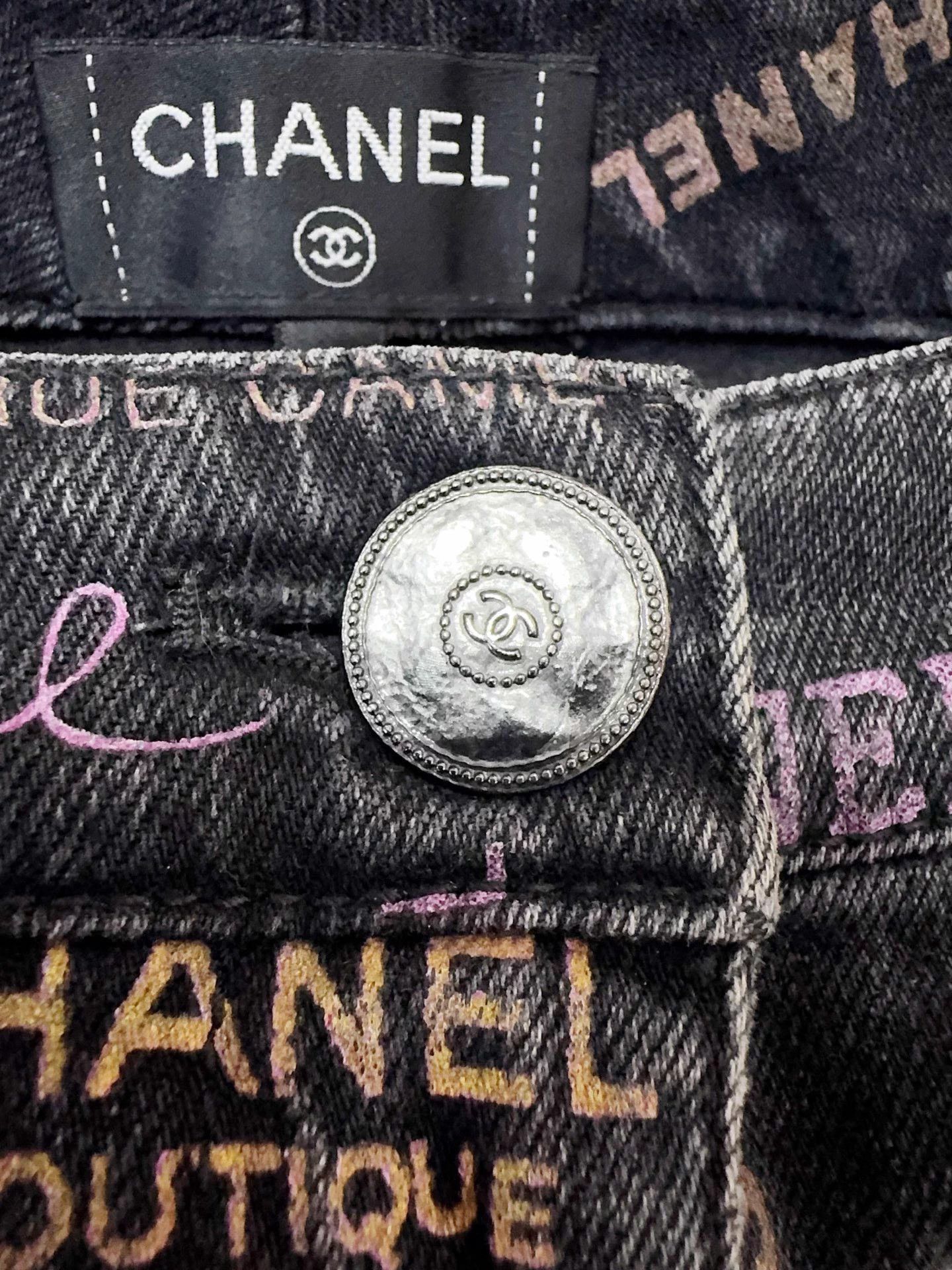 Chanel Chanel 22P Graffiti High-Waisted Jeans 34 Mint Size 25" / US 0 / IT 36 - 5 Thumbnail