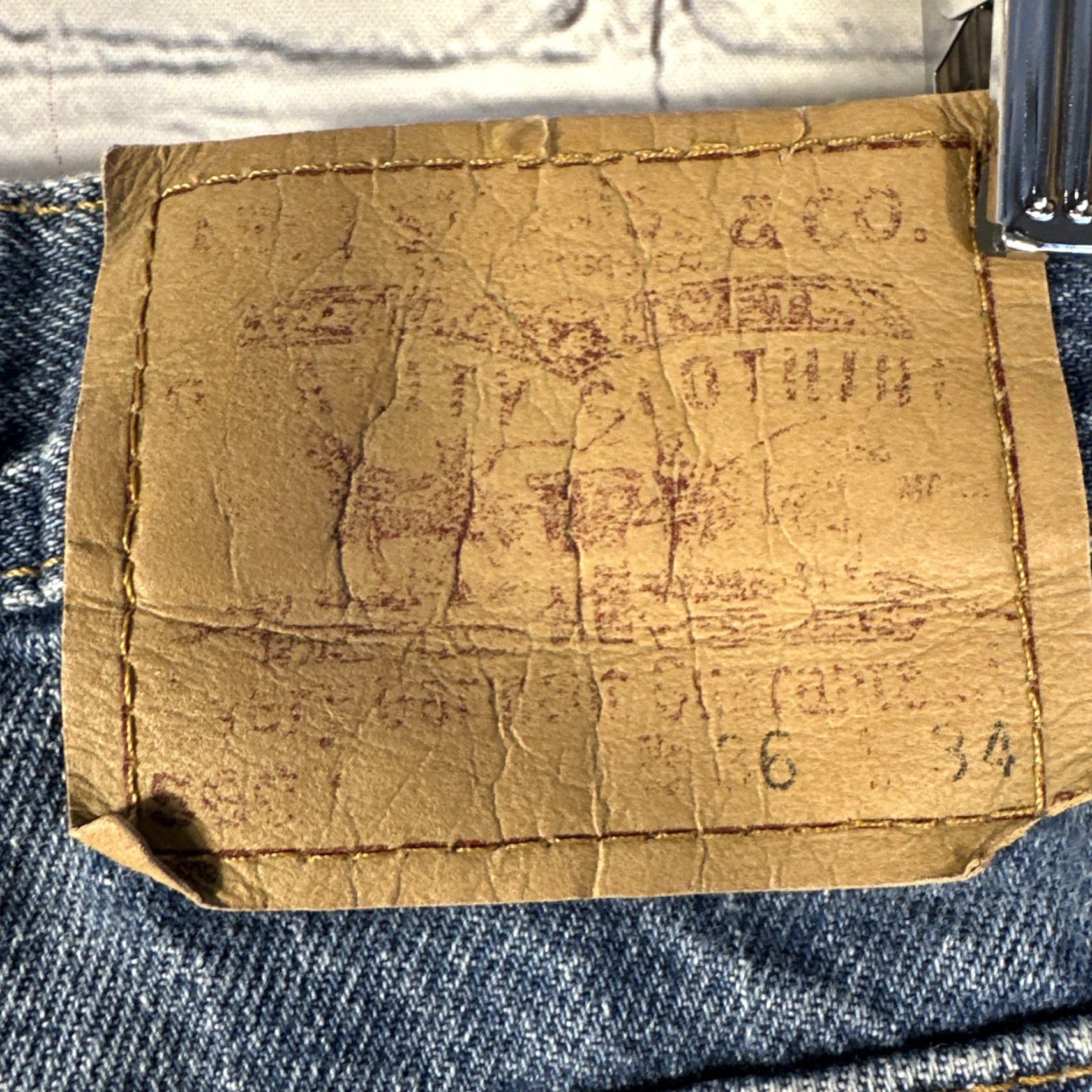 Levi's VINTAGE Levi's 560 Jeans Men's 36x34 Blue Loose Fit Tapered Leg Denim Medium Wash Size US 36 / EU 52 - 3 Thumbnail