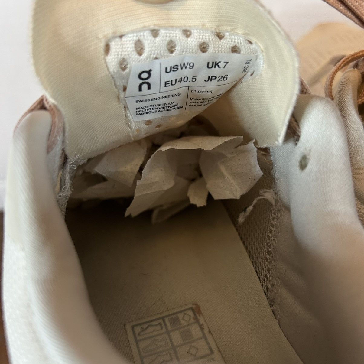 On On Running Cloudmonster Moon Fawn Women’s 9 Size US 9 / IT 39 - 5 Thumbnail