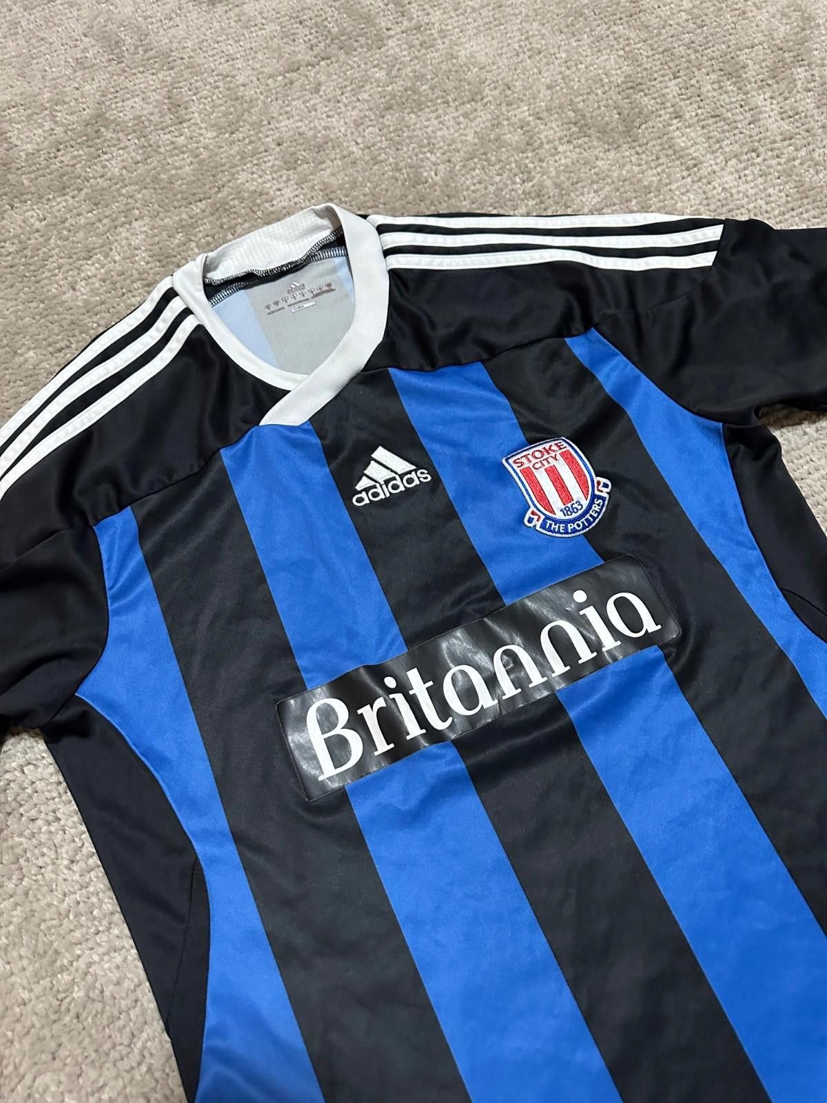 Adidas STOKE CITY 2011/2012 AWAY FOOTBALL SHIRT JERSEY ADIDAS SZ S Size US S / EU 44-46 / 1 - 3 Thumbnail